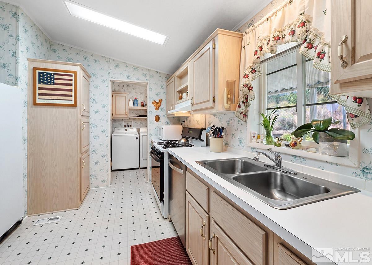 2148 Camellia Property Photo 5