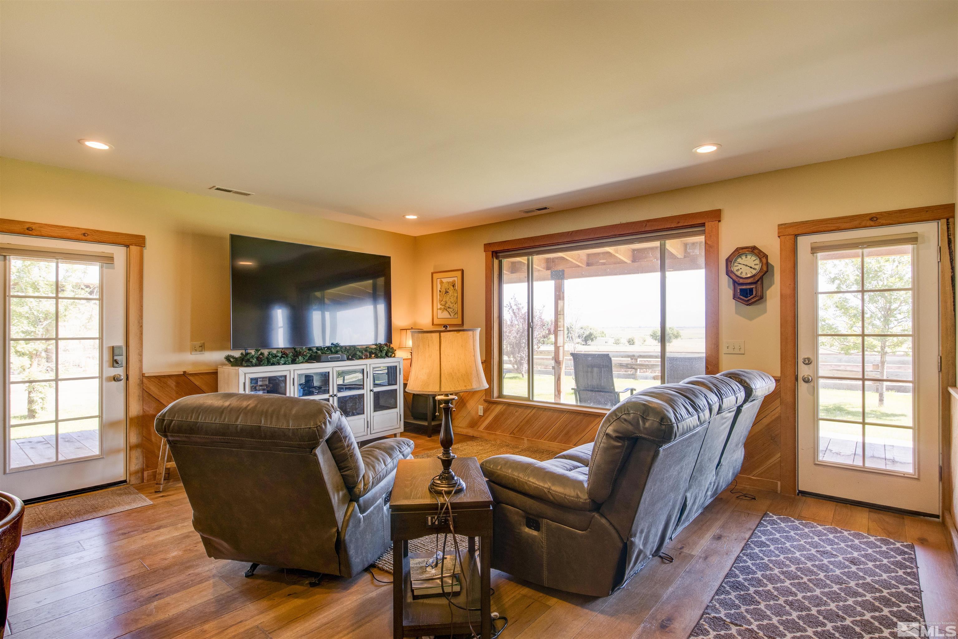 1461 Foothill Road Property Photo 9