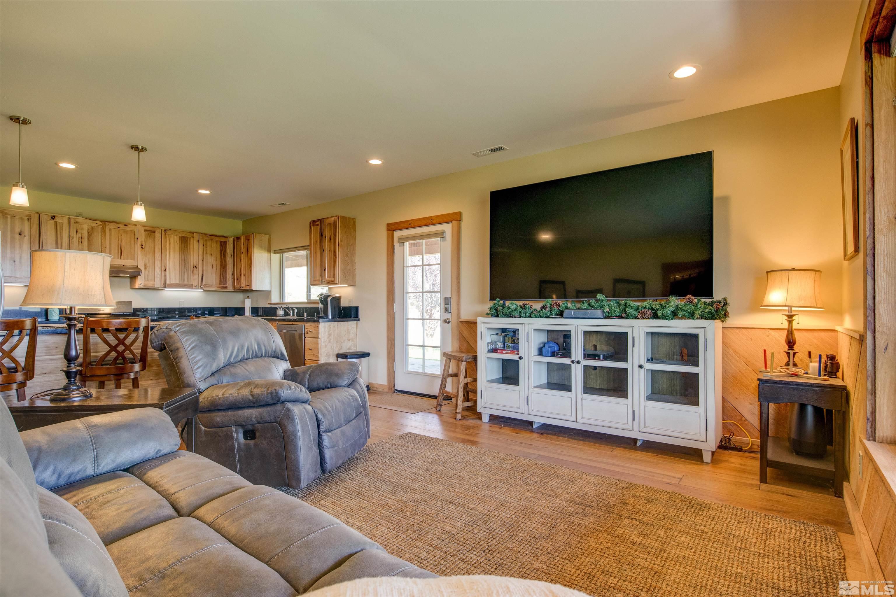 1461 Foothill Road Property Photo 10