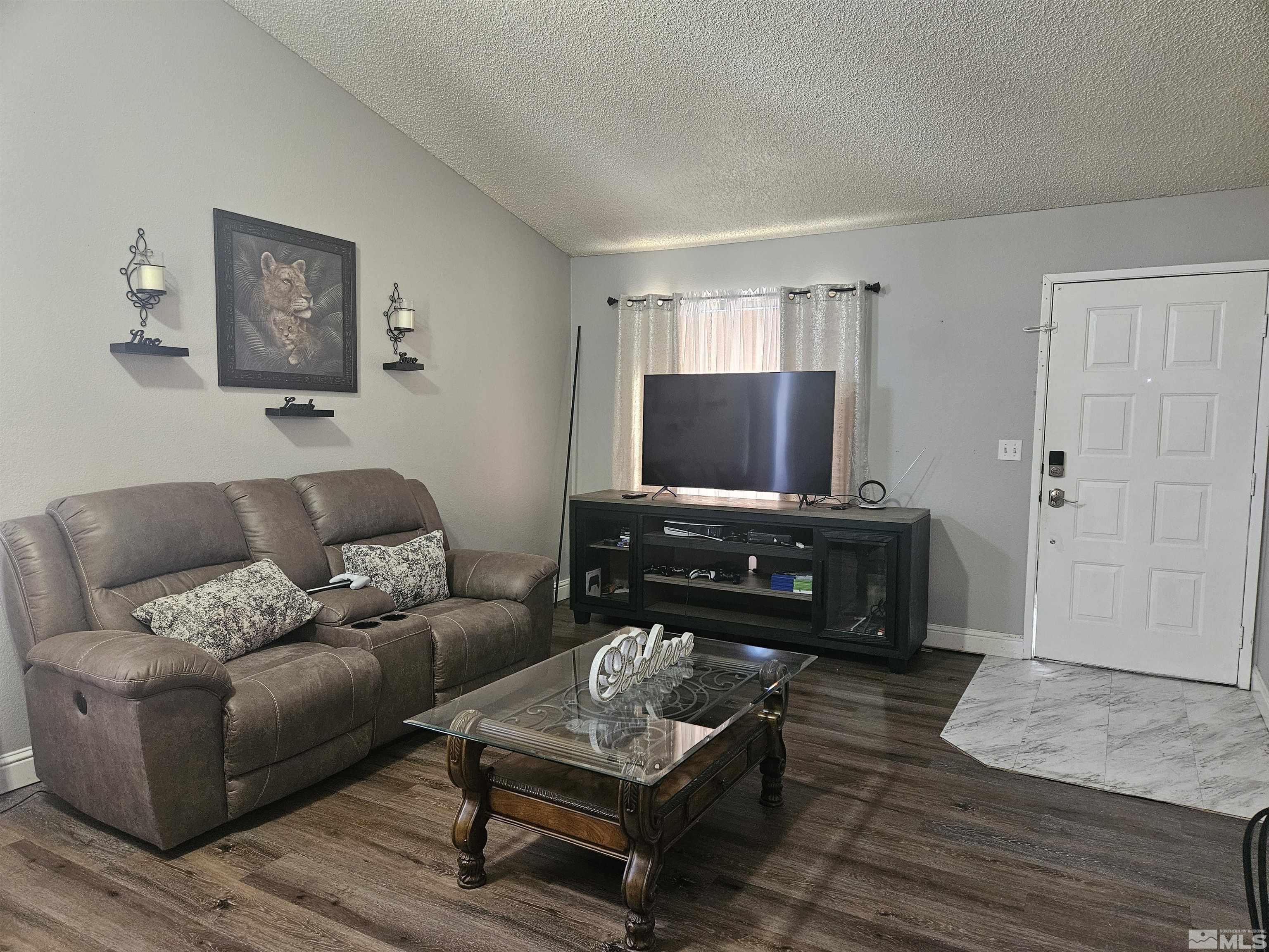 8075 Shifting Sands Drive Property Photo 2