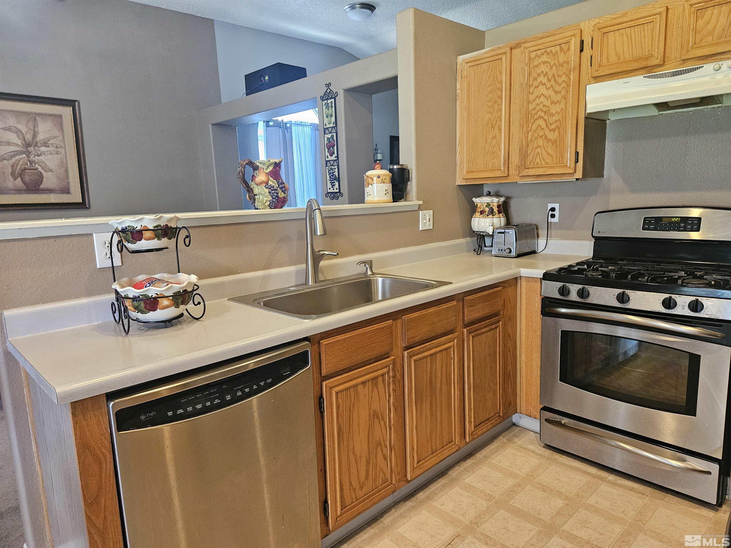 8075 Shifting Sands Drive Property Photo 7