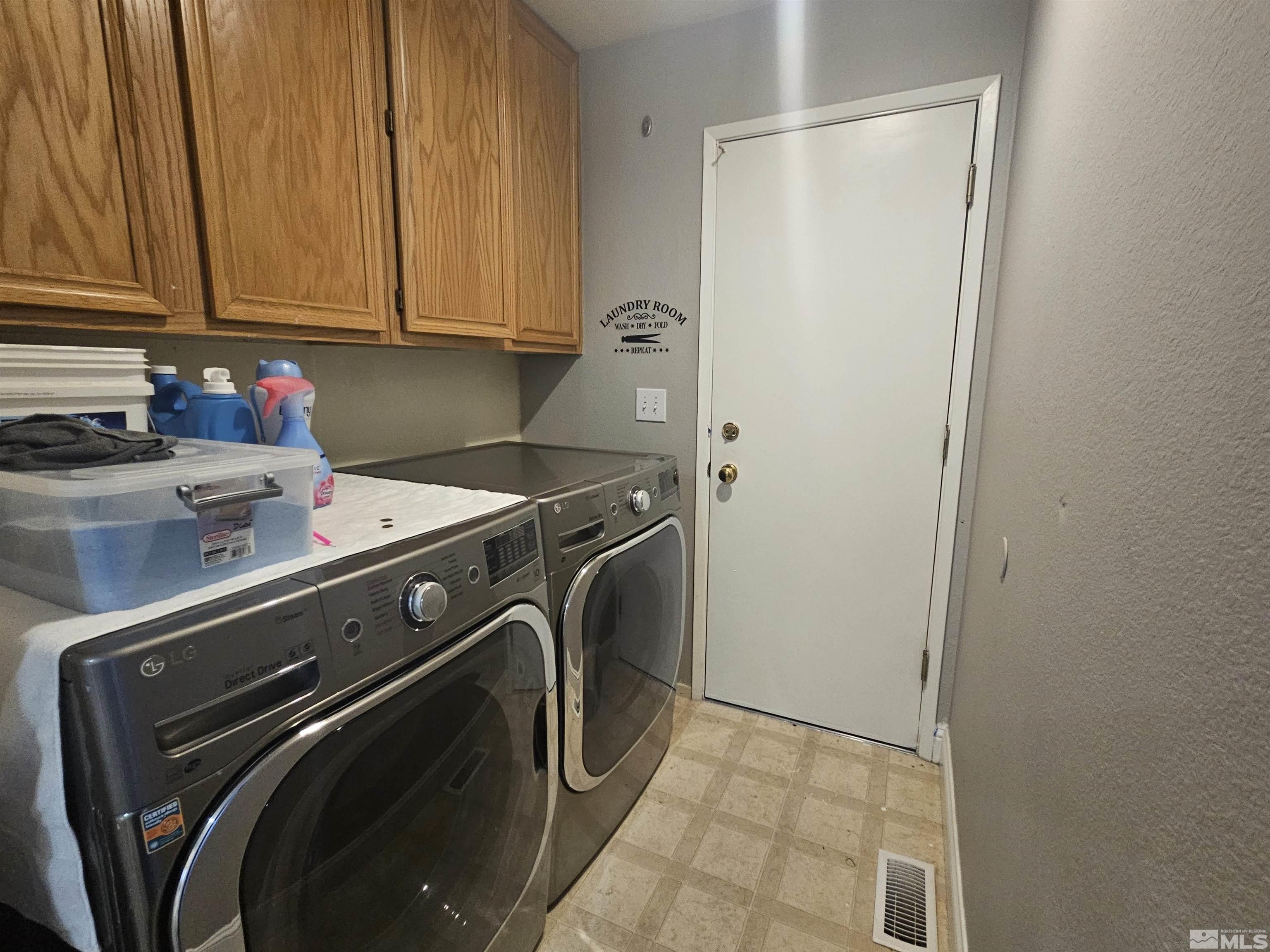 8075 Shifting Sands Drive Property Photo 13