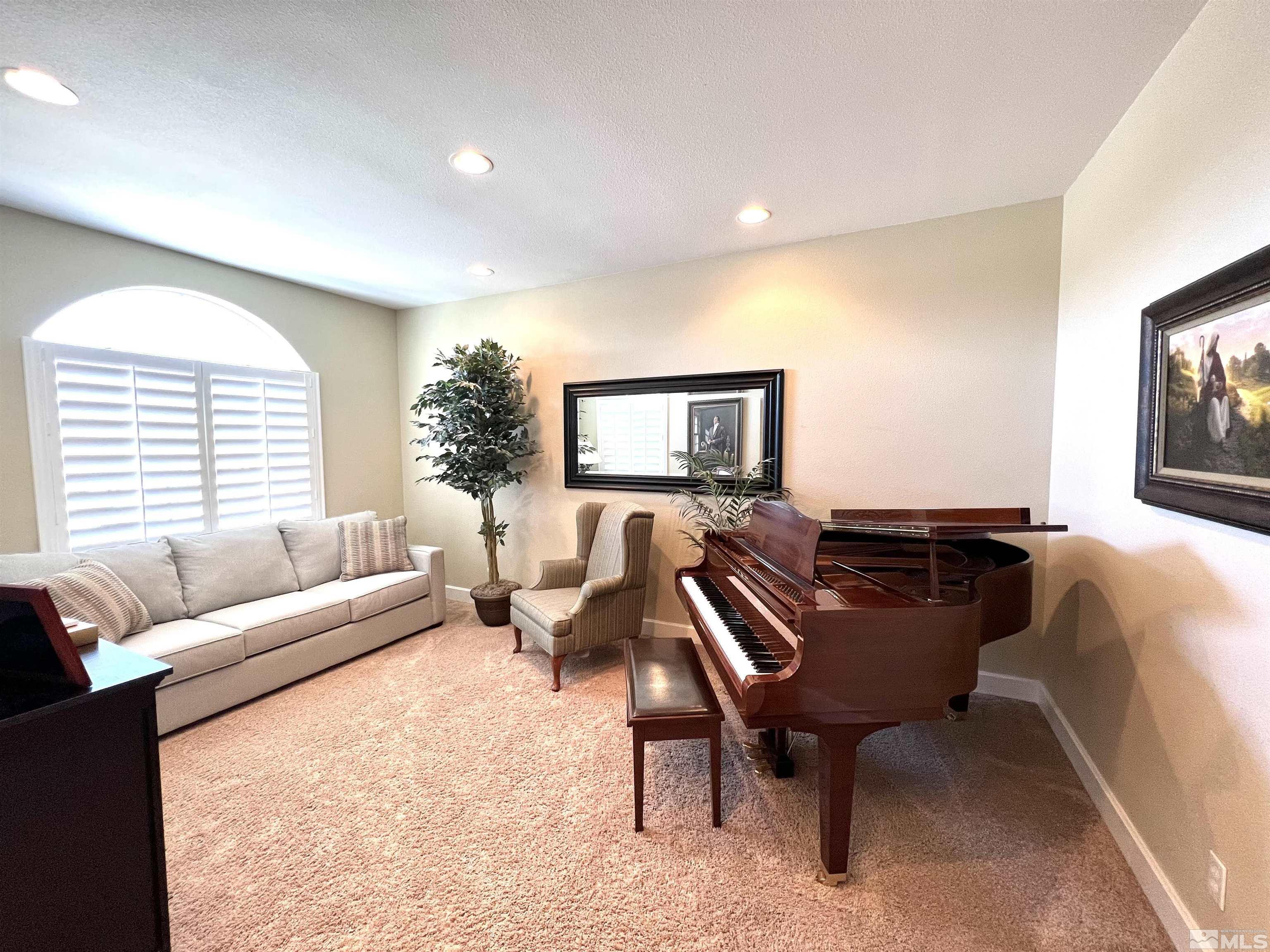 360 Jillian Ct Property Photo 5