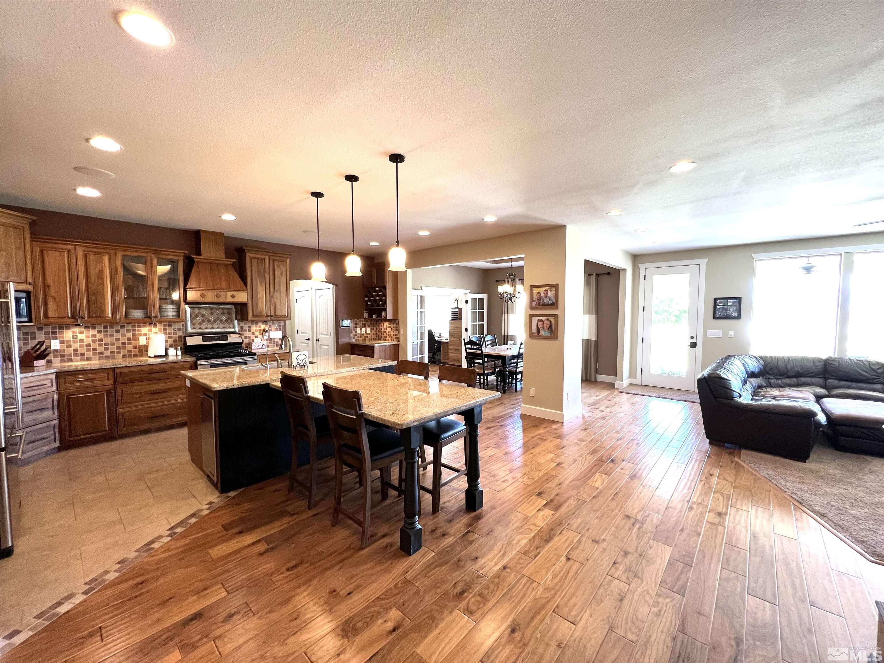 360 Jillian Ct Property Photo 7