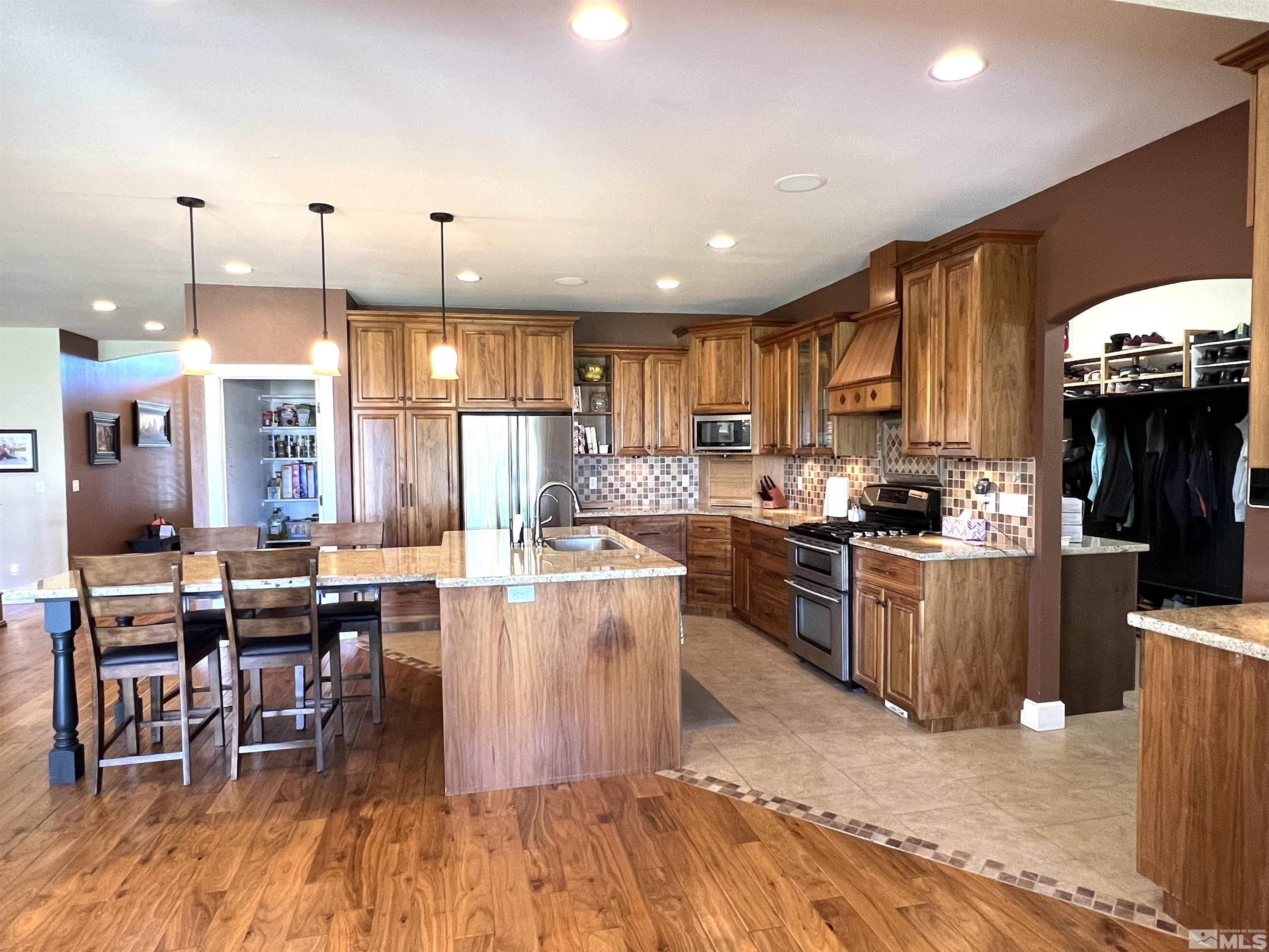 360 Jillian Ct Property Photo 10