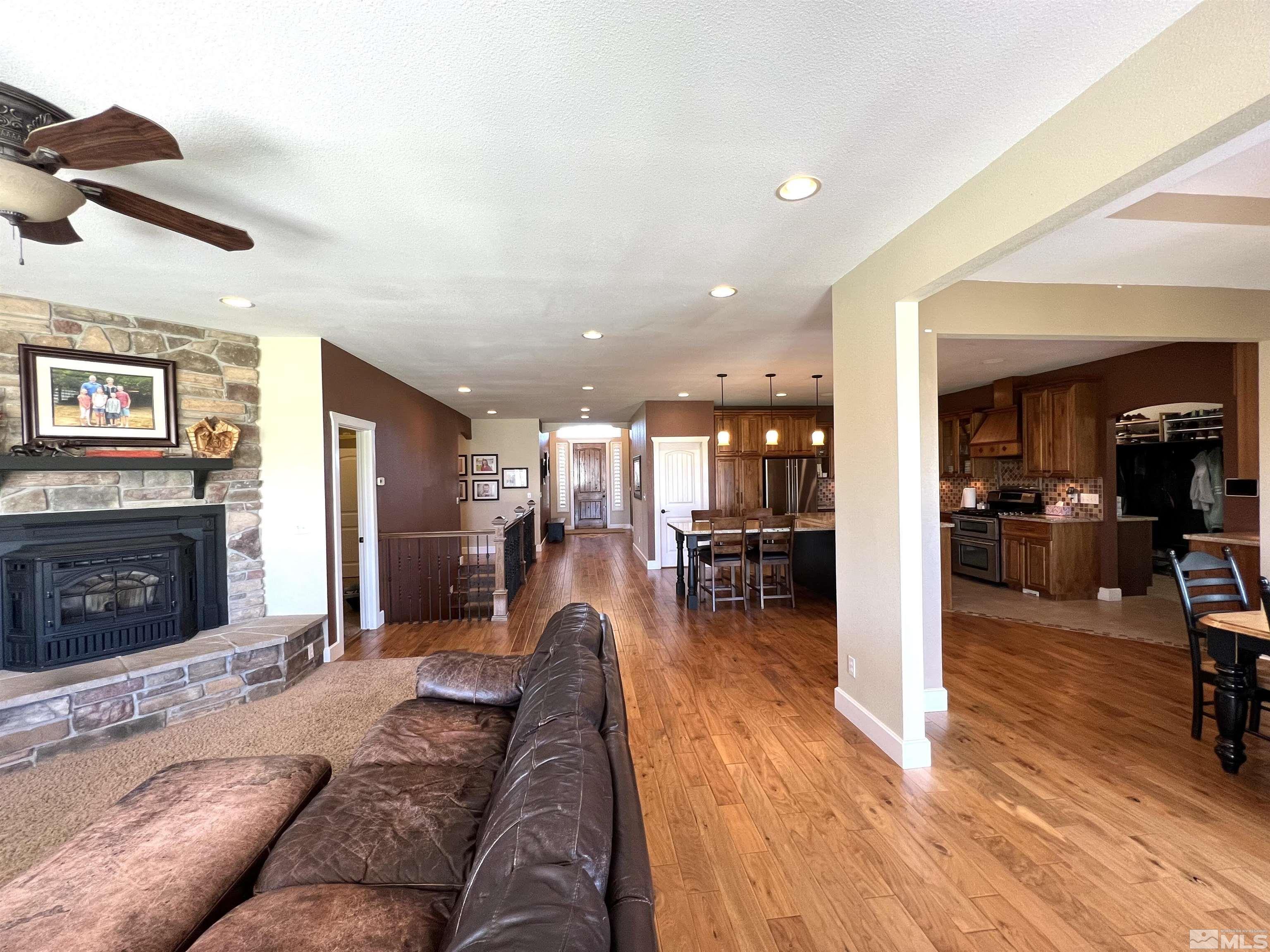 360 Jillian Ct Property Photo 12