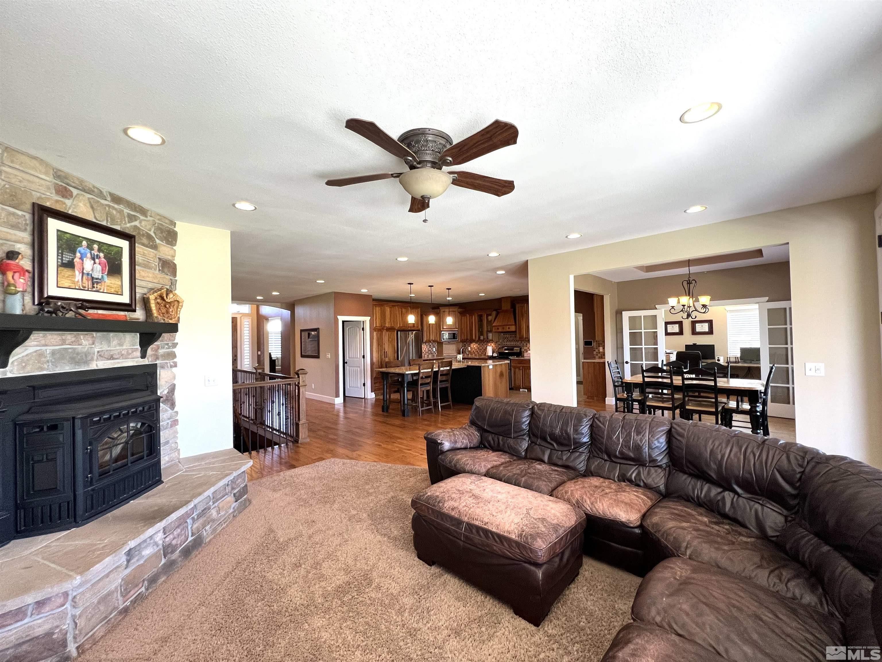 360 Jillian Ct Property Photo 13
