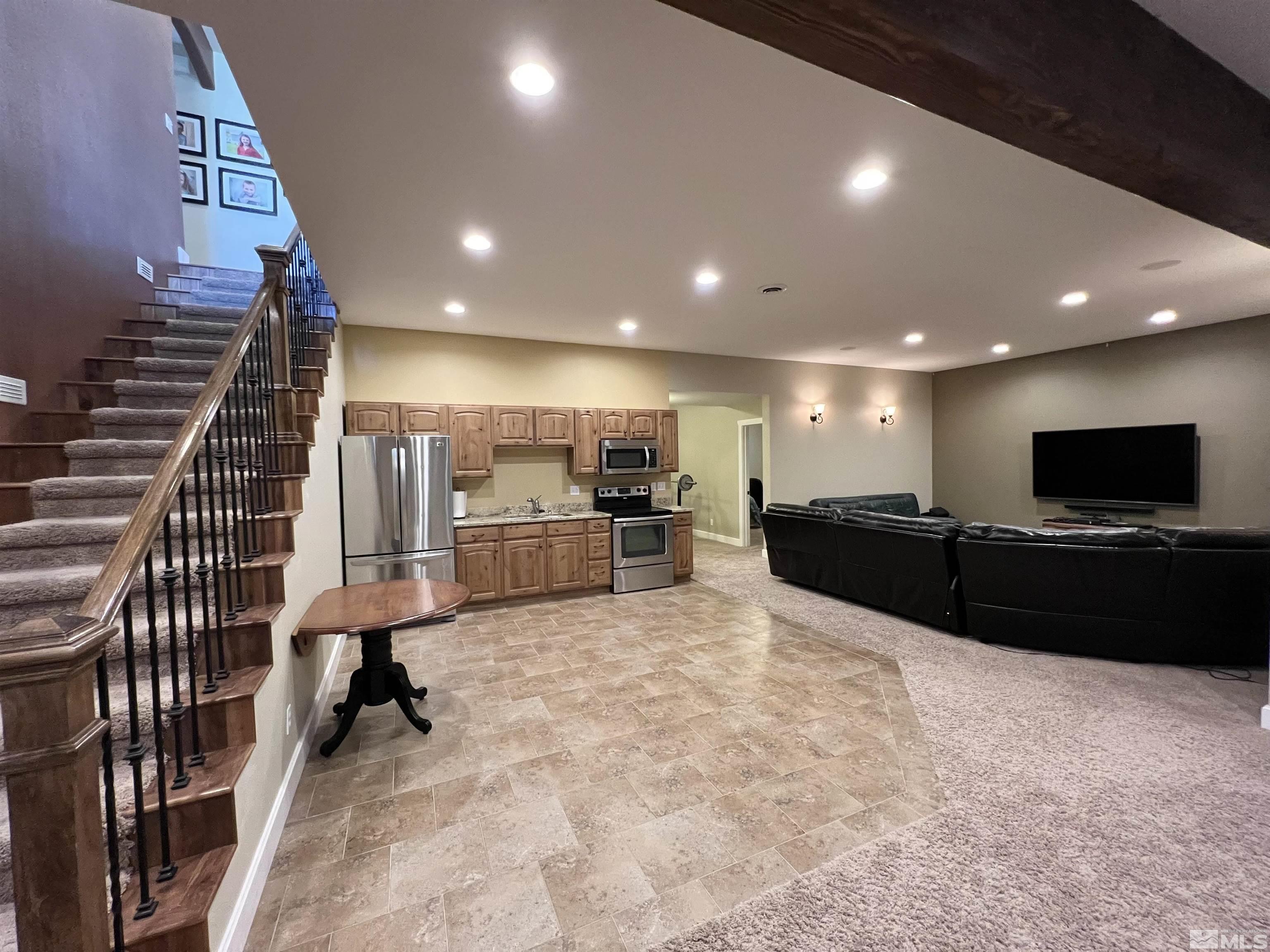 360 Jillian Ct Property Photo 24