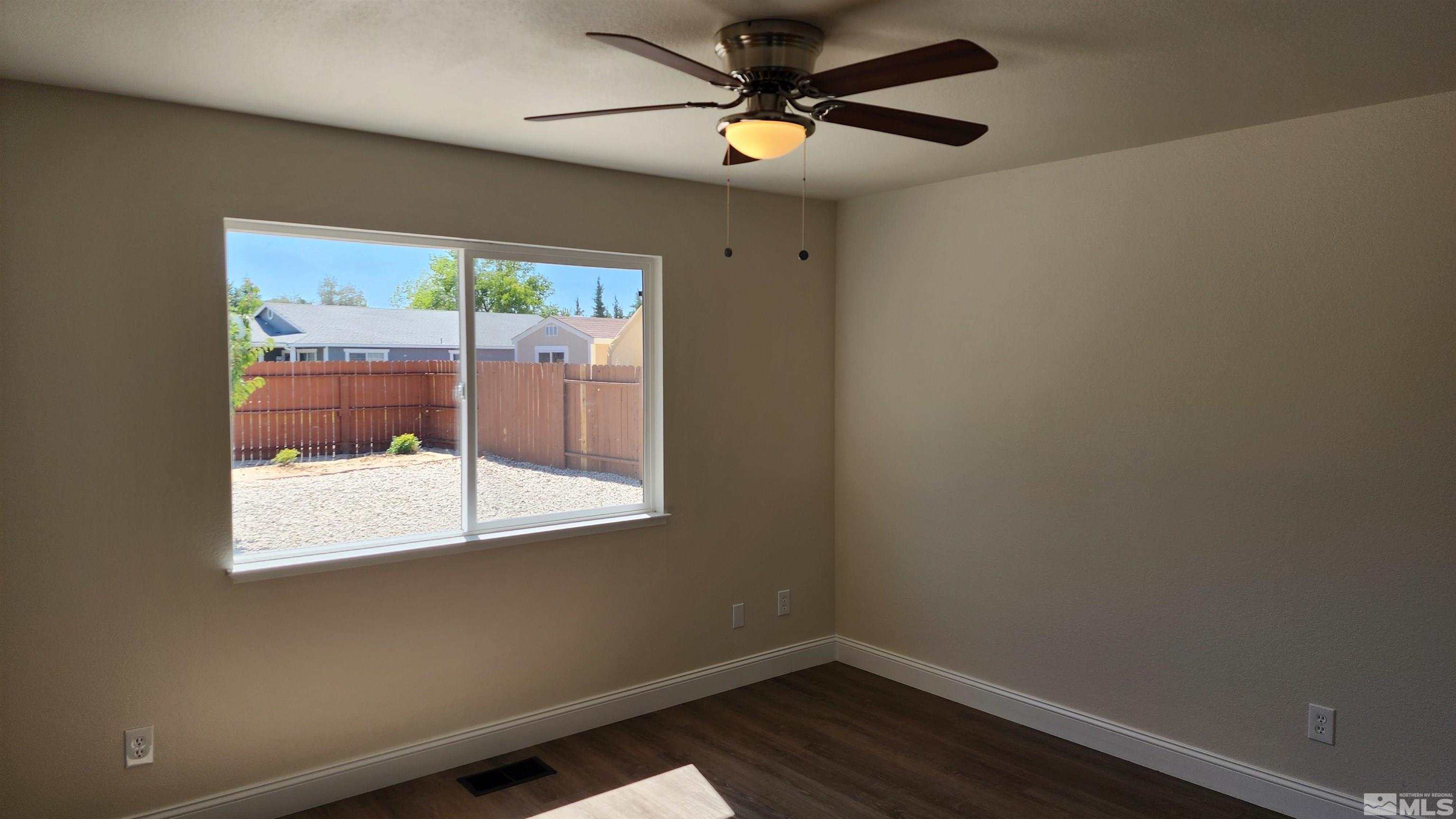 5910 Poinsettia Ct Property Photo 4