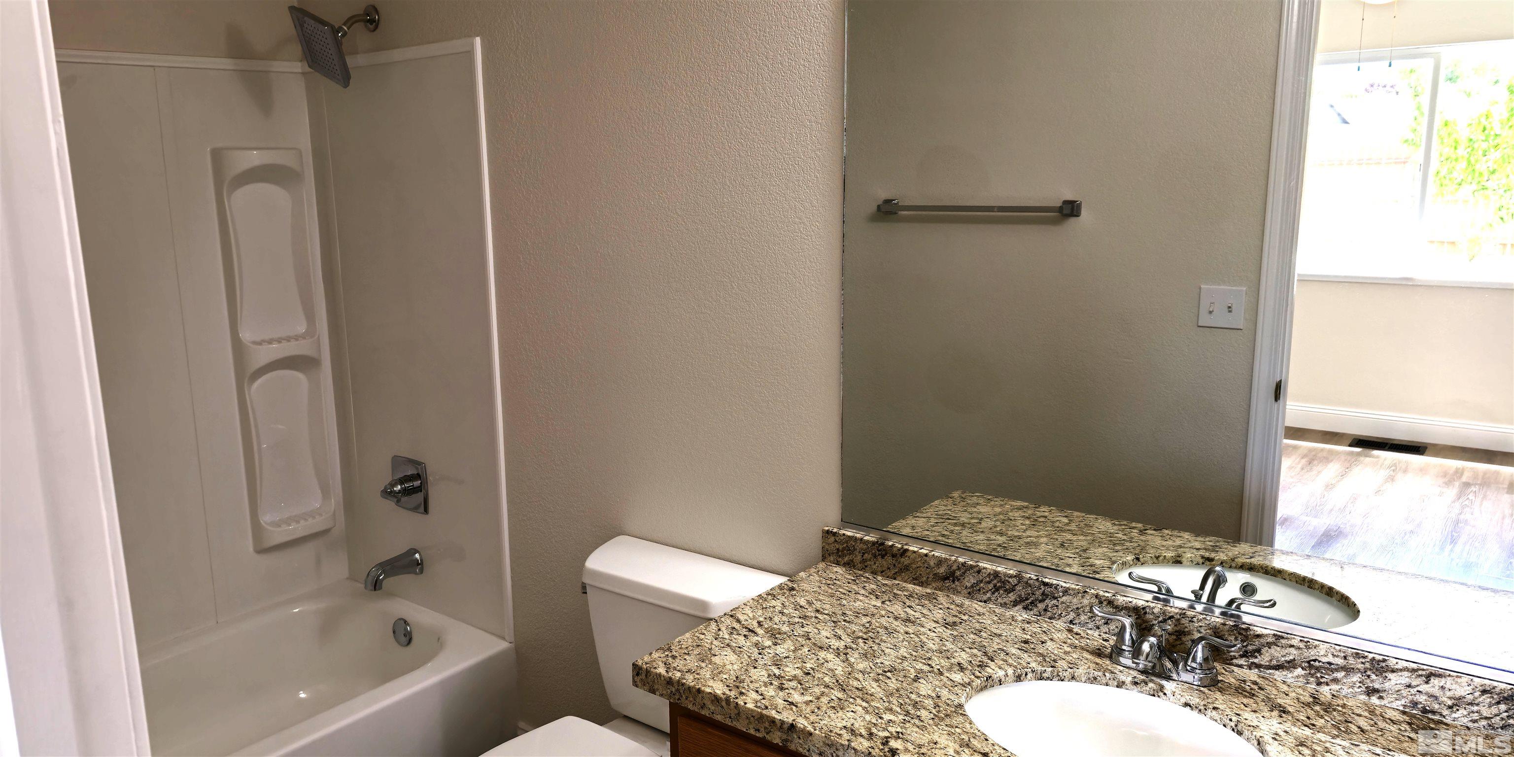5910 Poinsettia Ct Property Photo 6