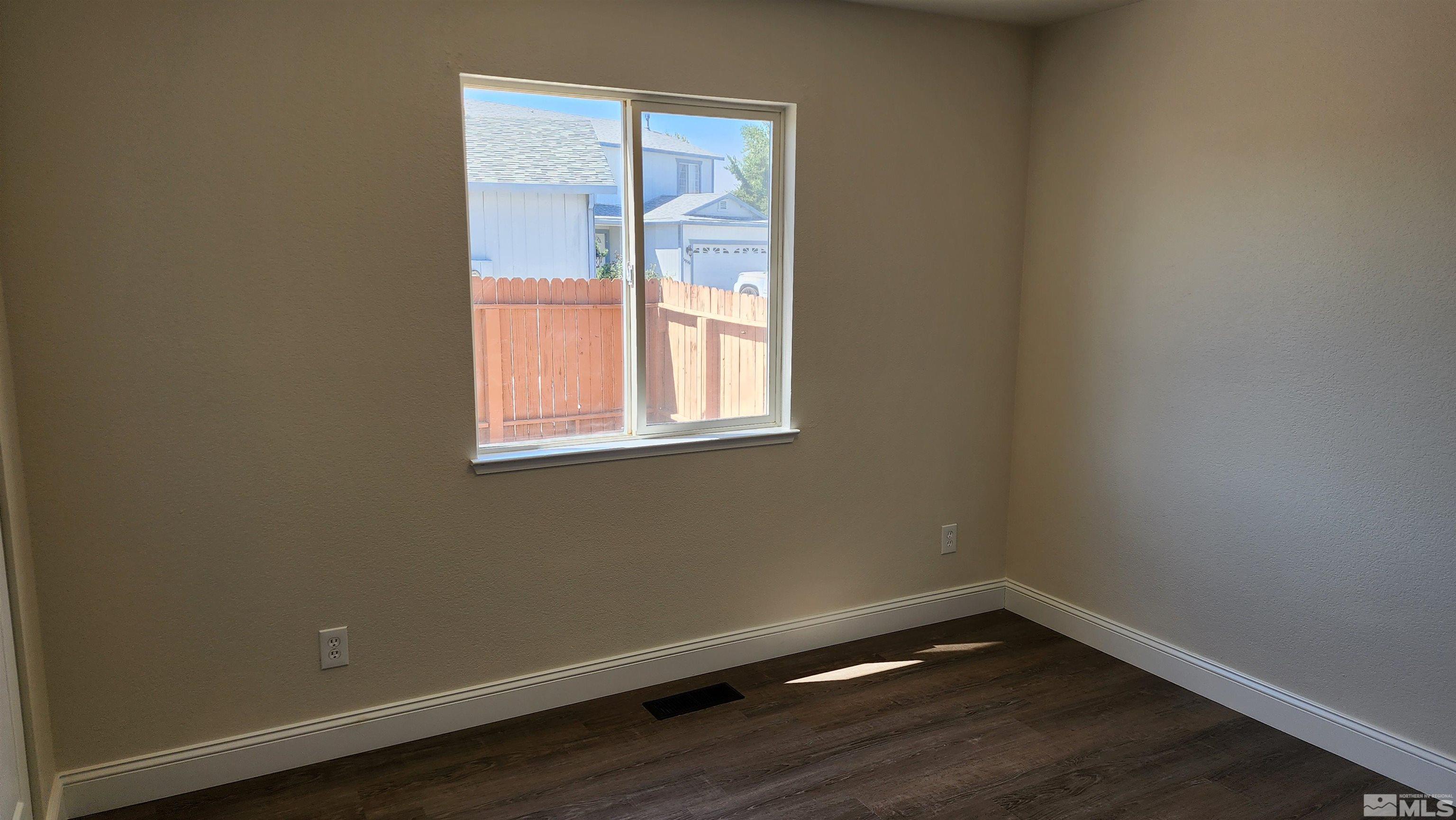 5910 Poinsettia Ct Property Photo 8