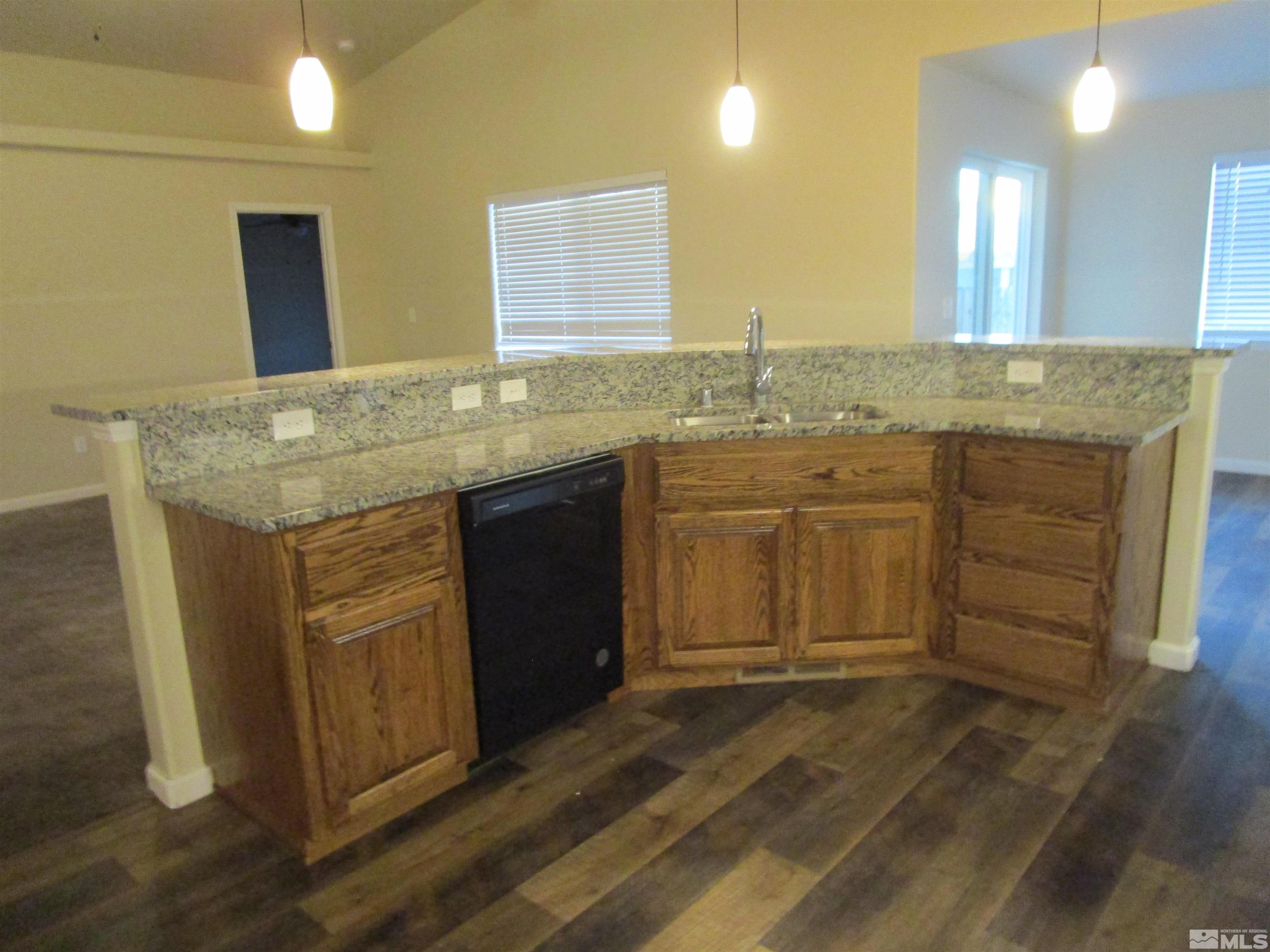 720 N Broadway Property Photo 15