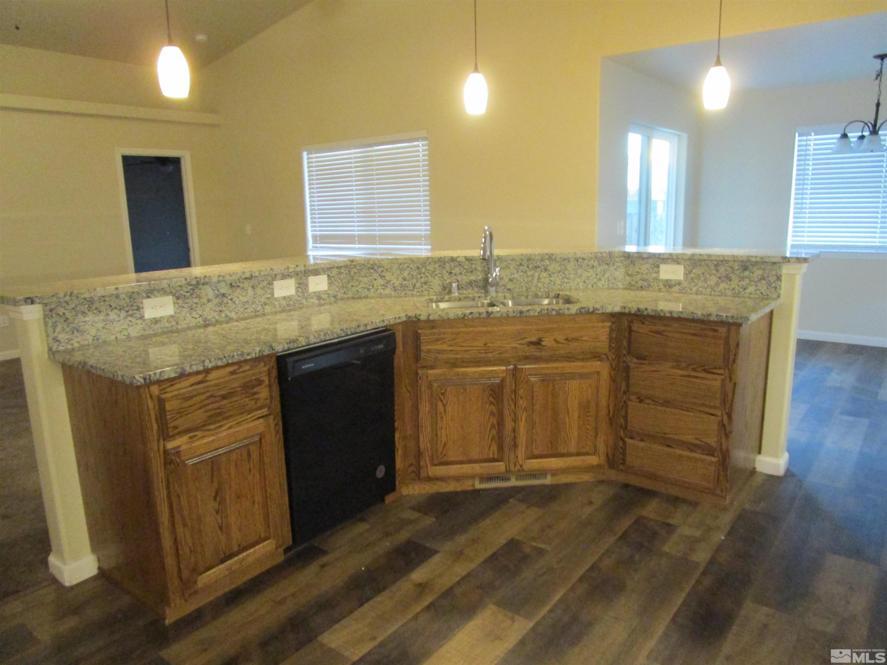 720 N Broadway Property Photo 16