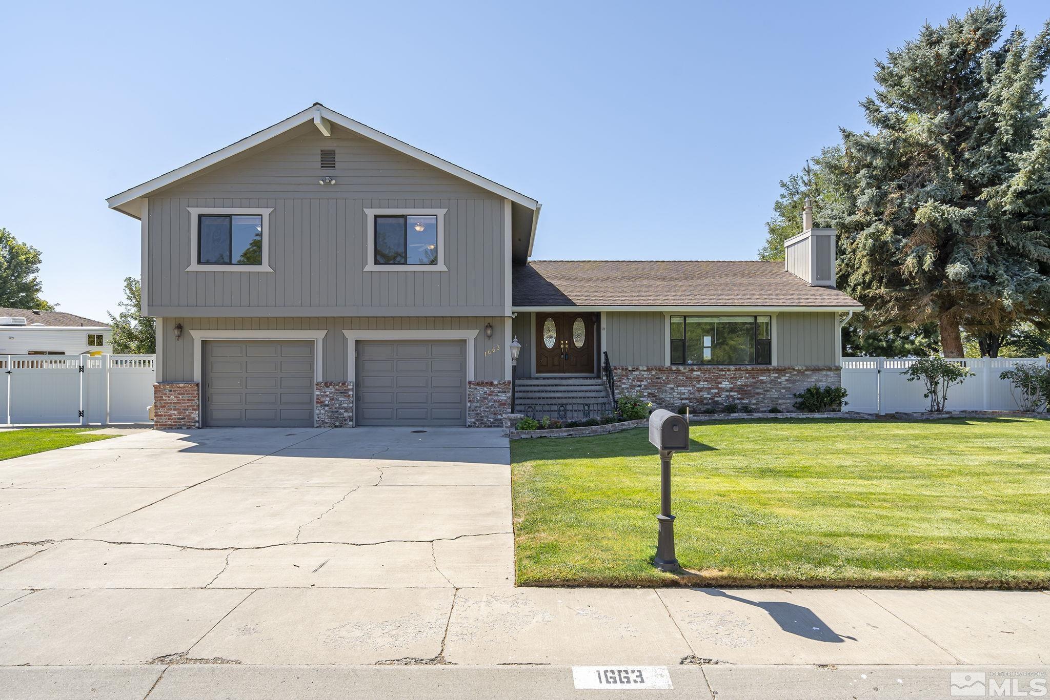 1663 Mackland Property Photo 1