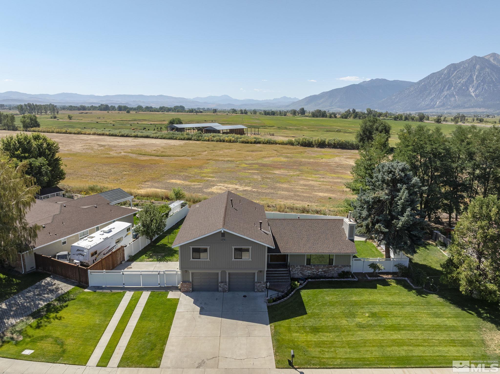 1663 Mackland Property Photo 2