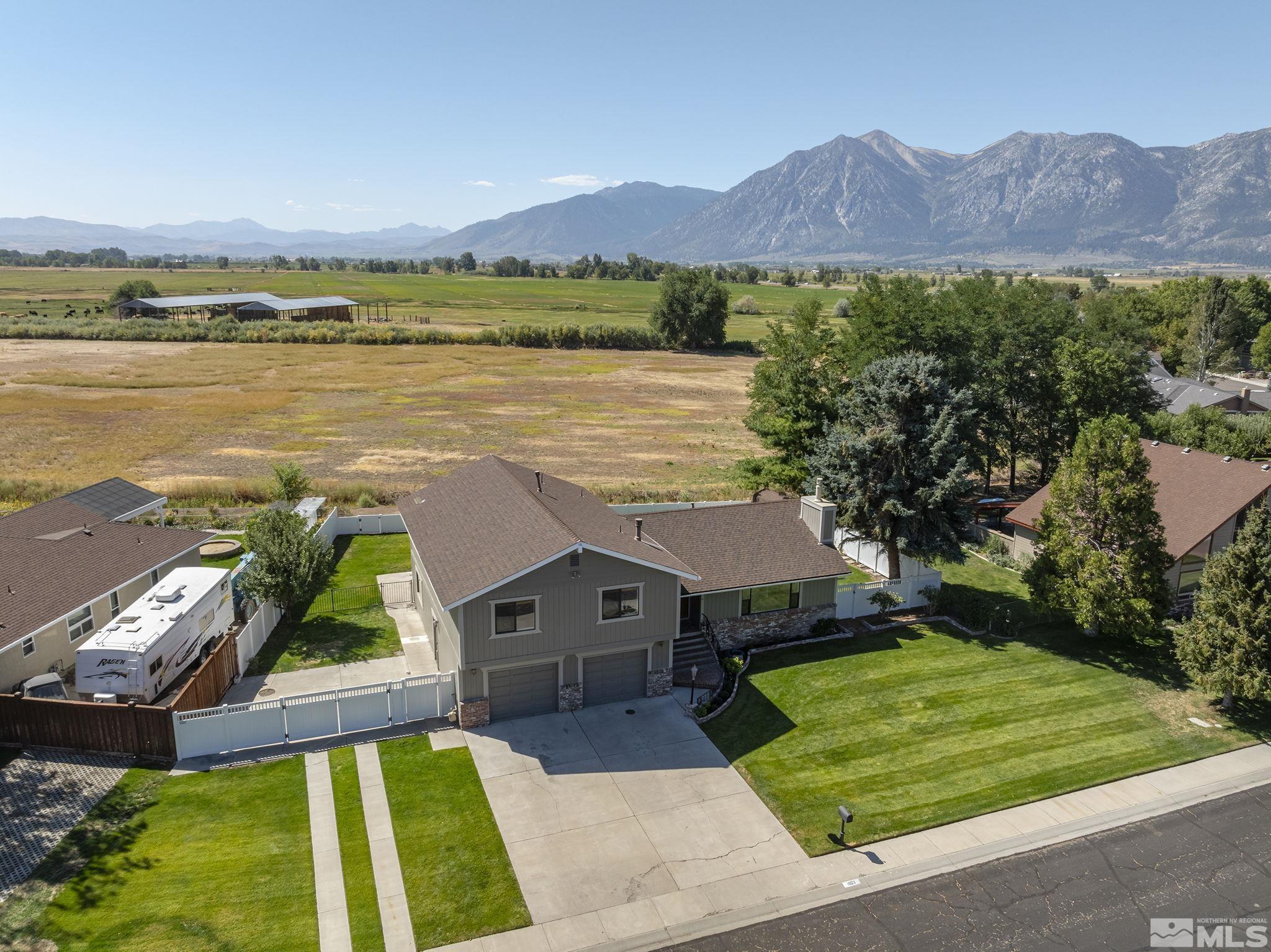 1663 Mackland Property Photo 3