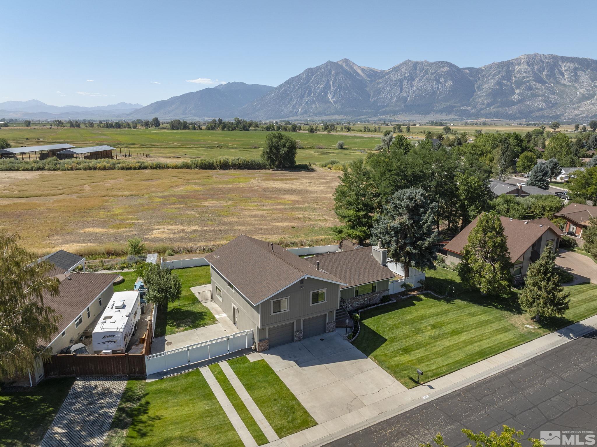 1663 Mackland Property Photo 5