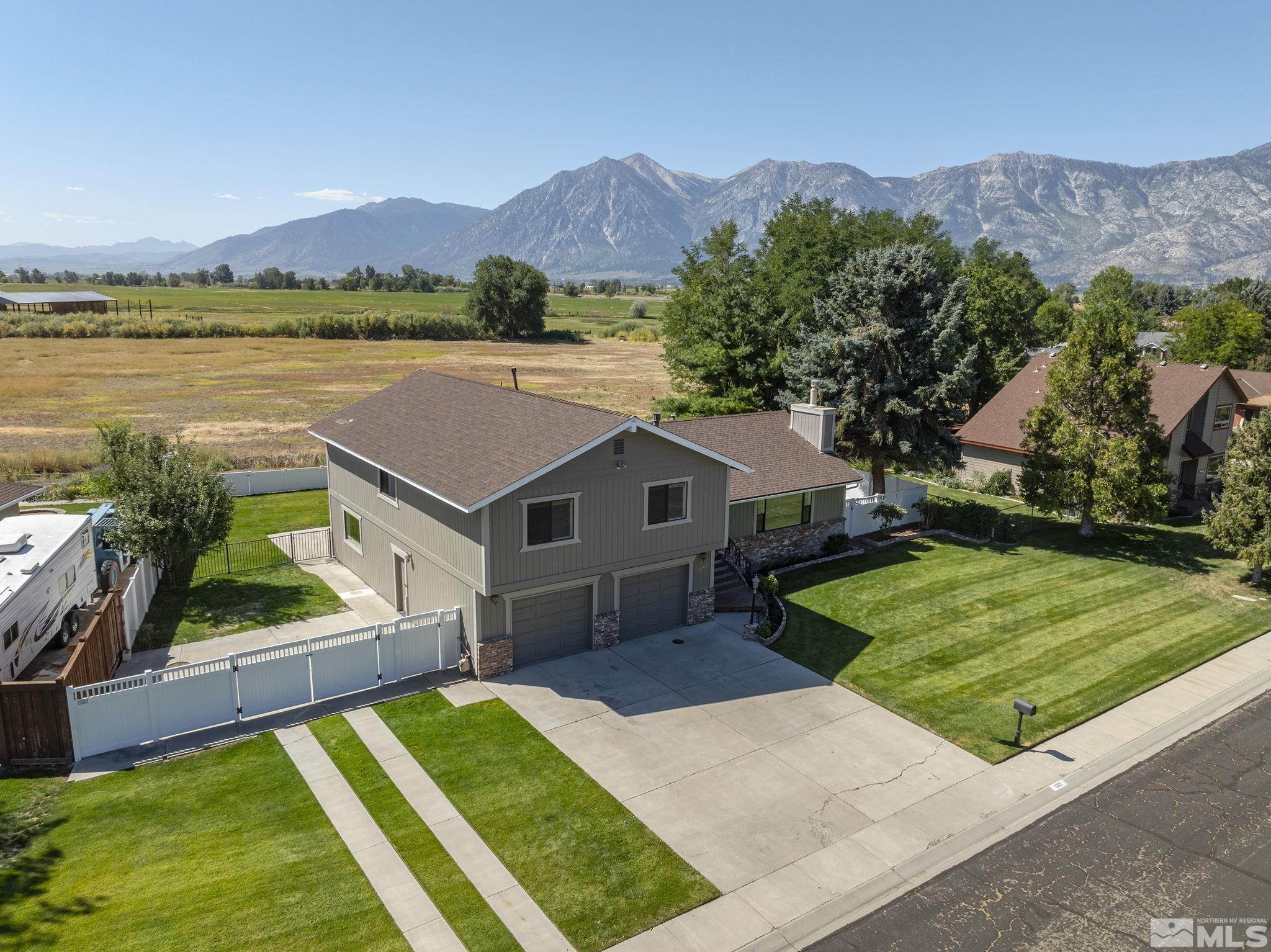 1663 Mackland Property Photo 6