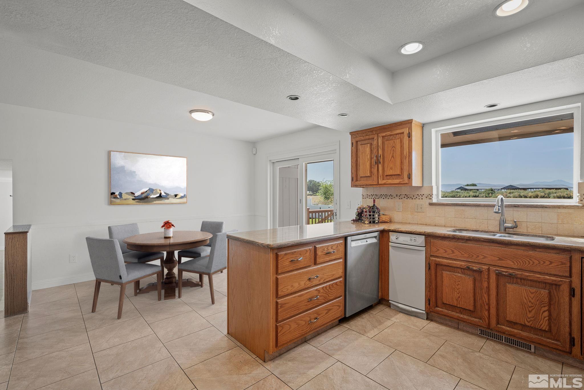 1663 Mackland Property Photo 13