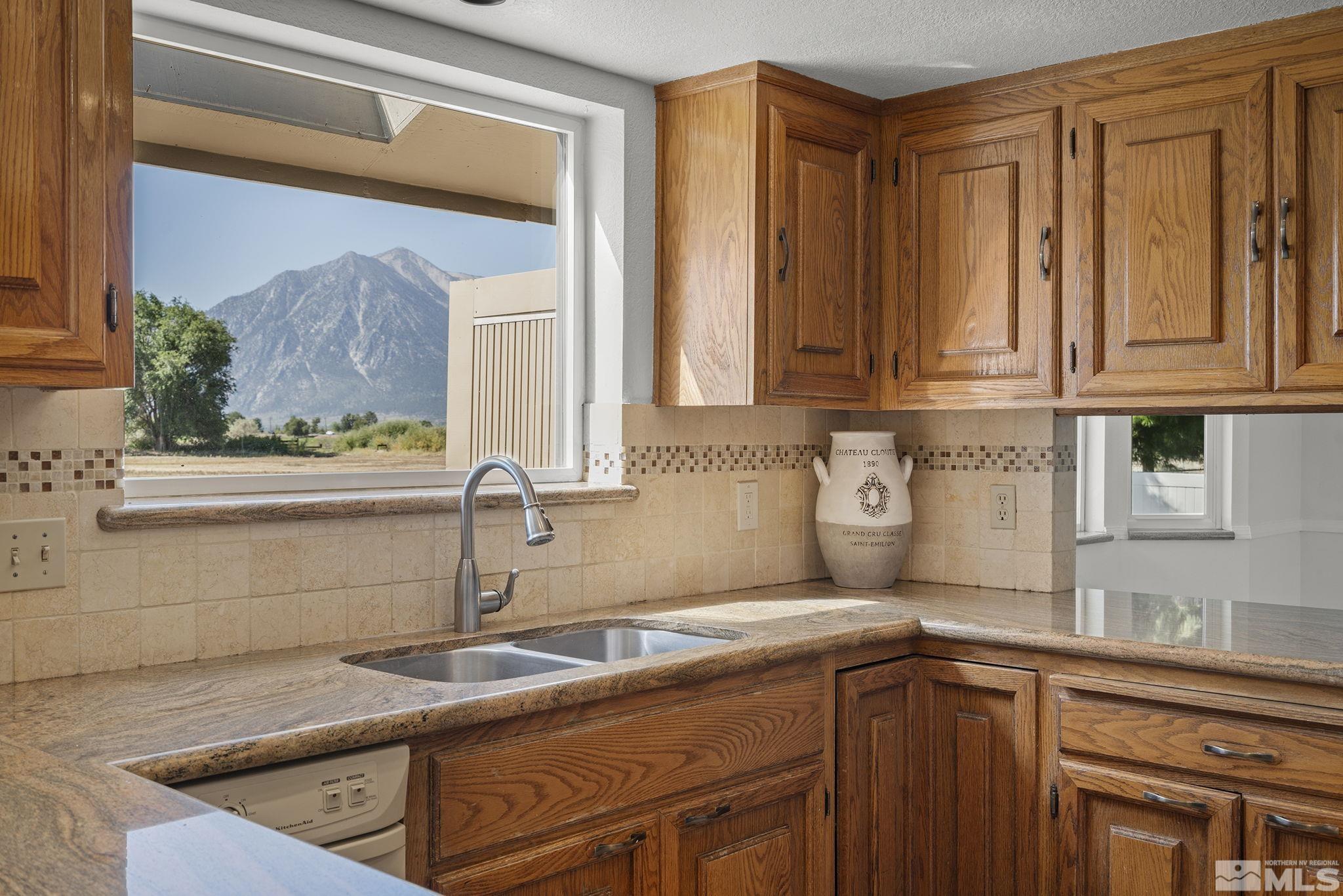 1663 Mackland Property Photo 16