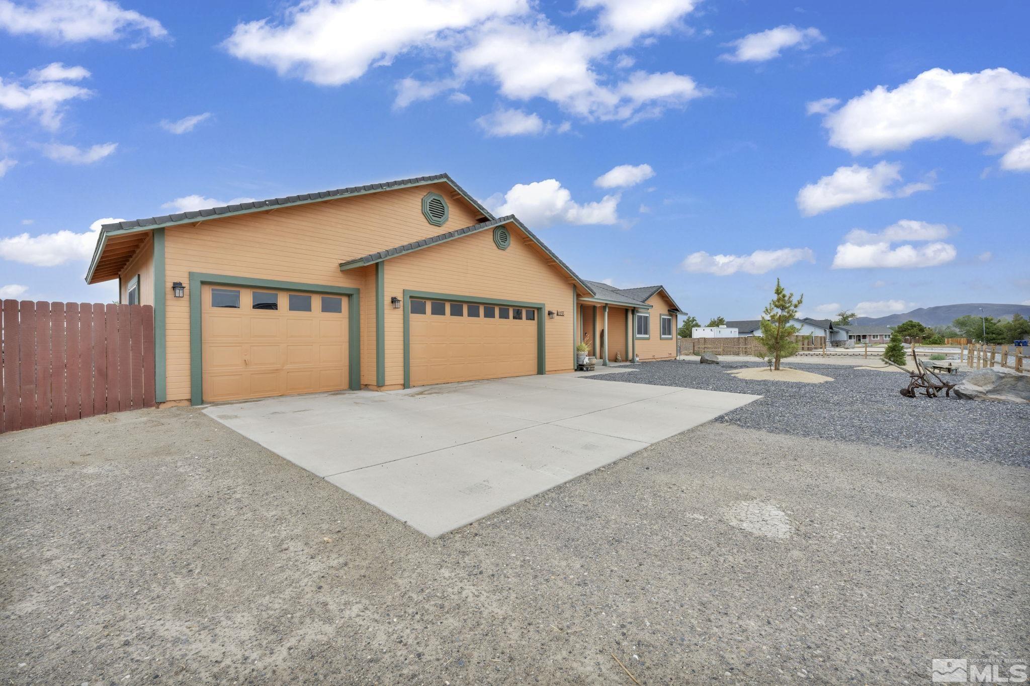 1155 Dinah Dr Property Photo 3