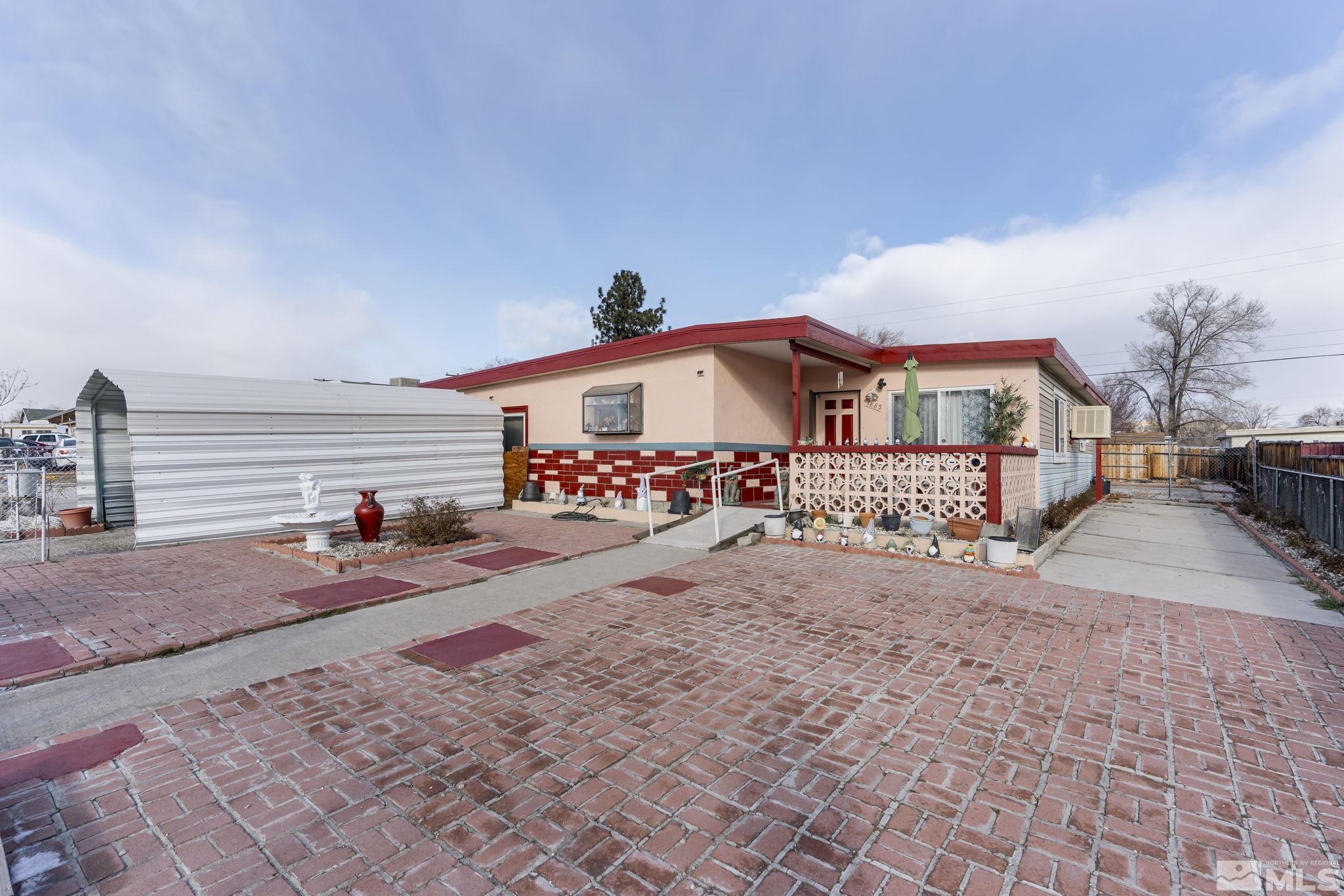 1885 Castle Way Property Photo 1