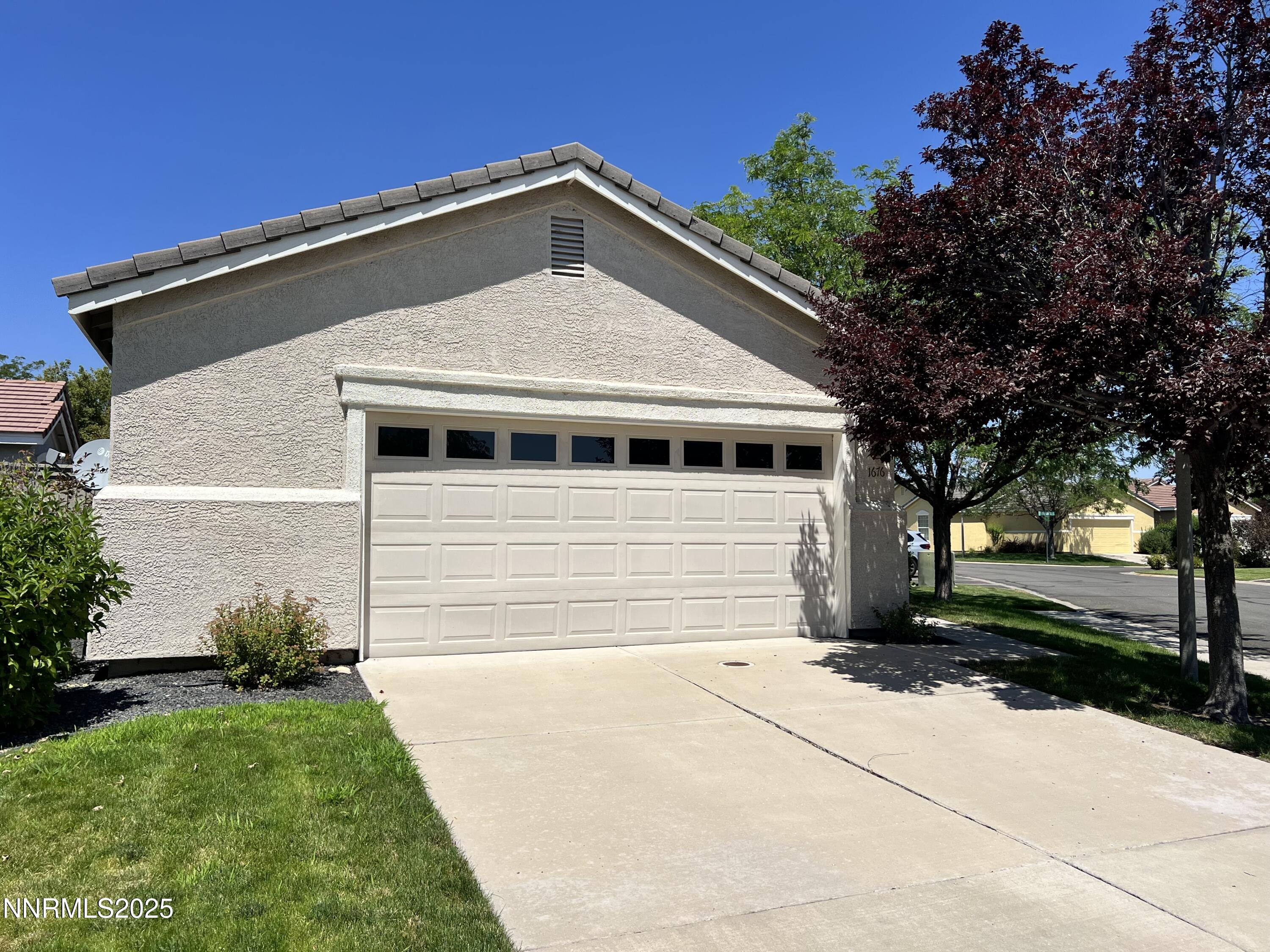 1676 Iron Mountain Drive Property Photo 2