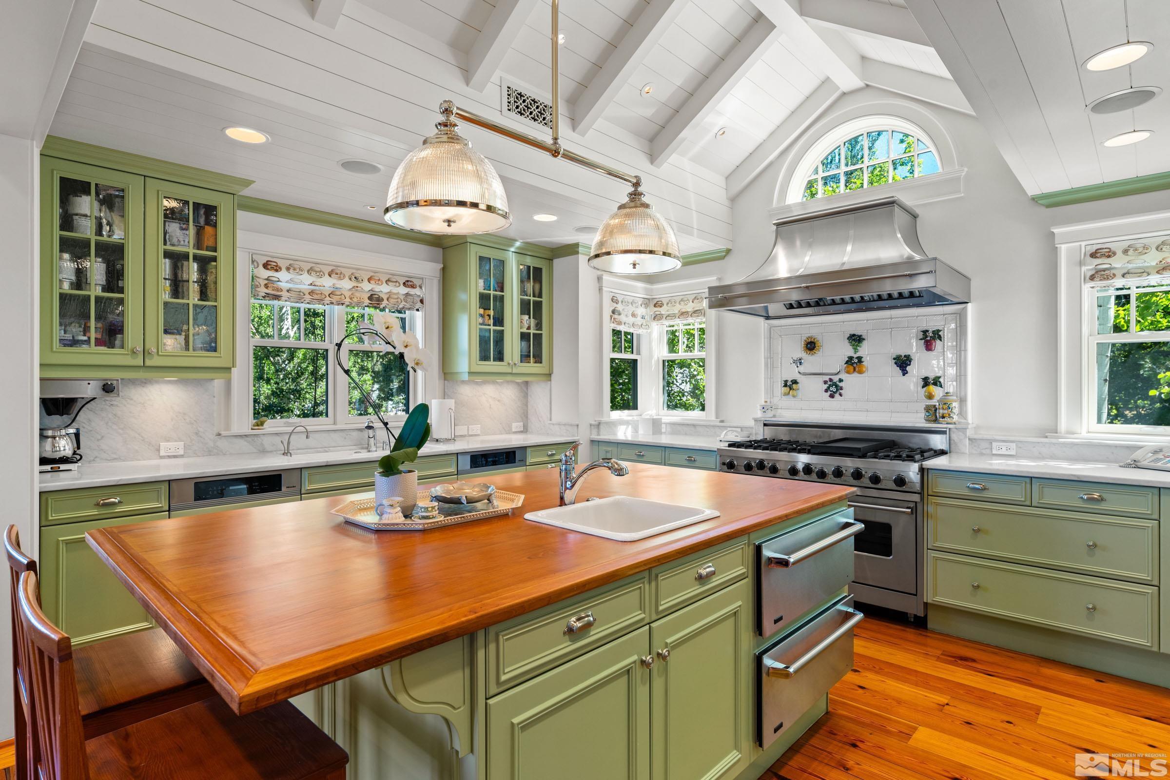 1960 Glenbrook Road Property Photo 14