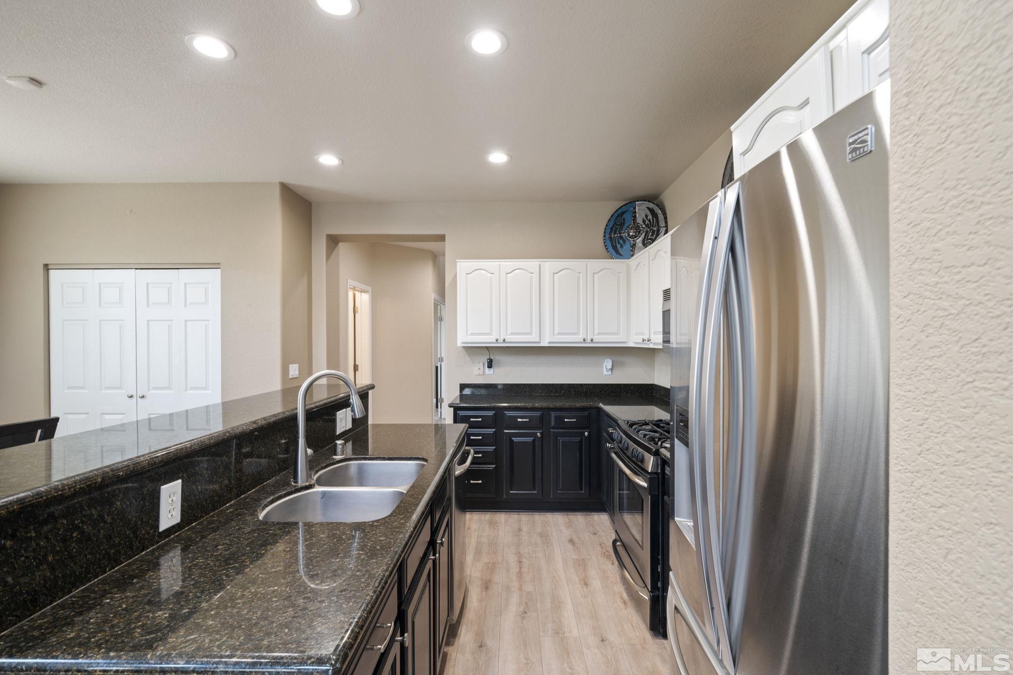 6658 Abbotswood Dr Property Photo 8