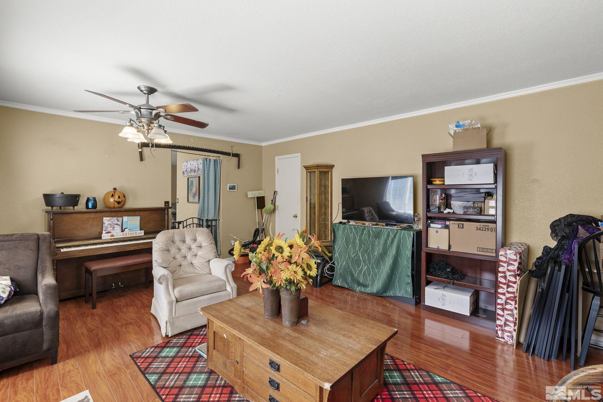8921 Kemmer St Property Photo 4