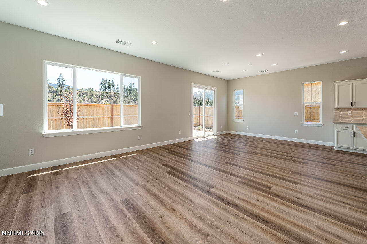 186 Commodore Drive Property Photo 8