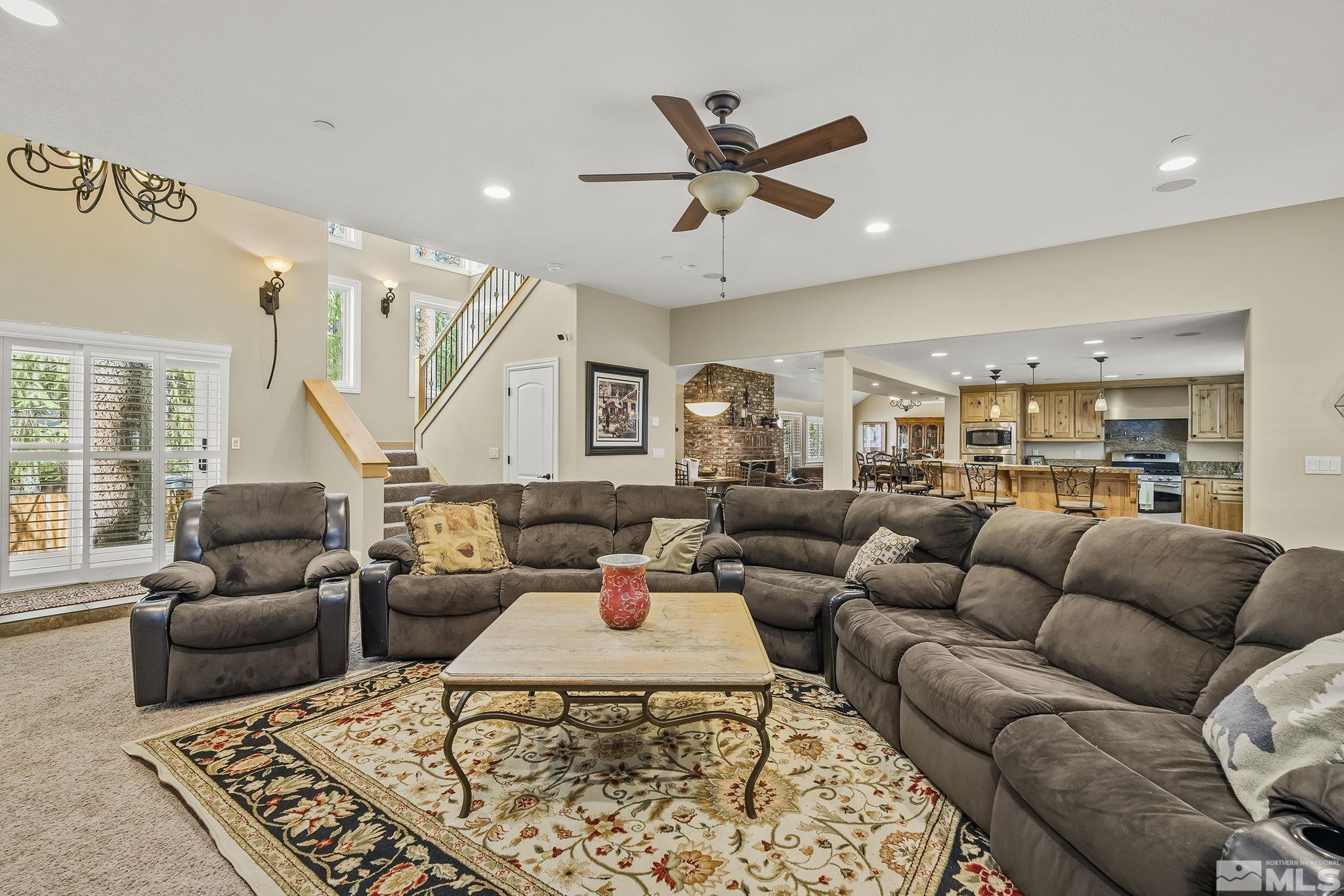 1030 Lynn Way Property Photo 5