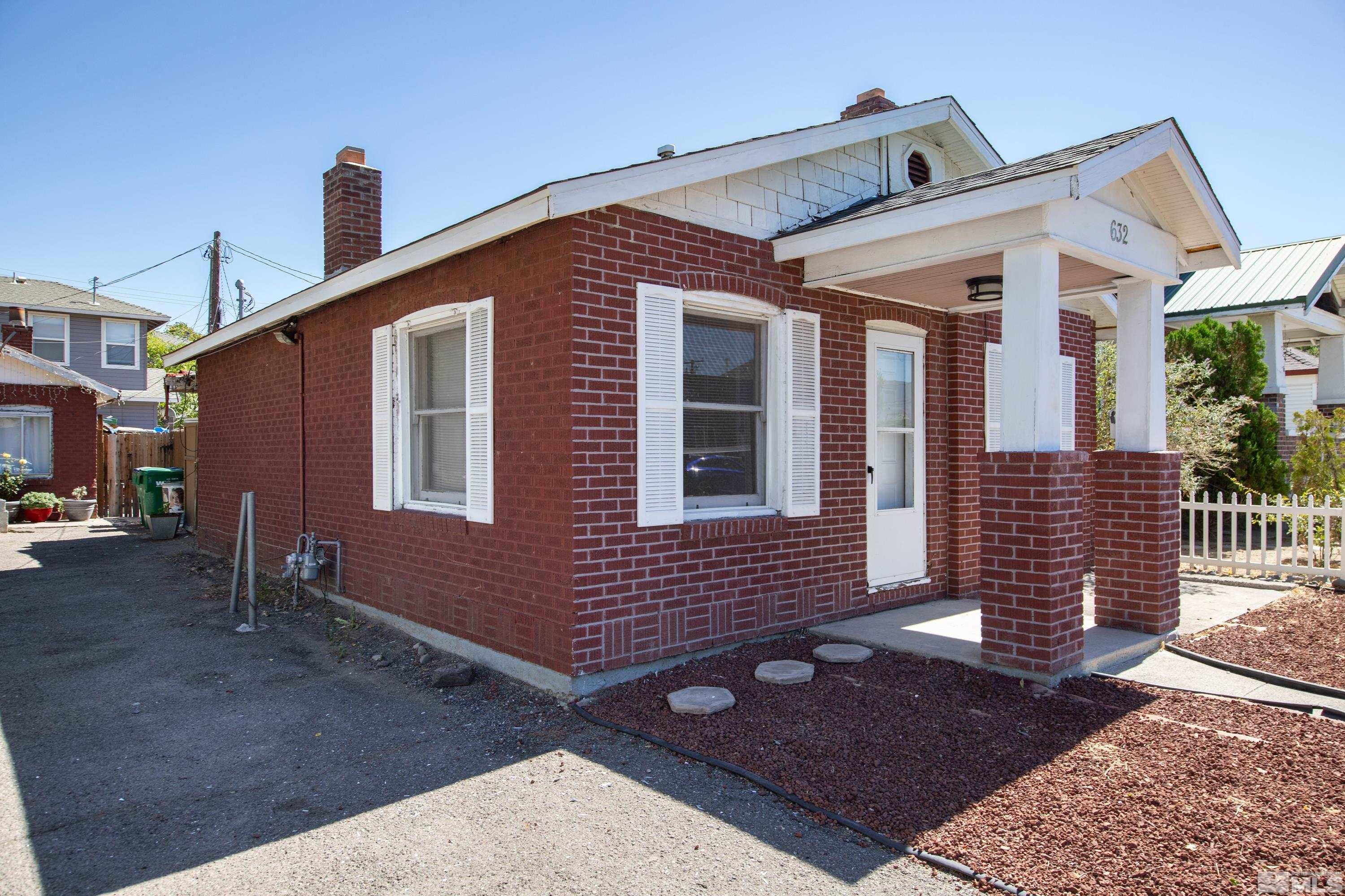 632 Quincy St Property Photo