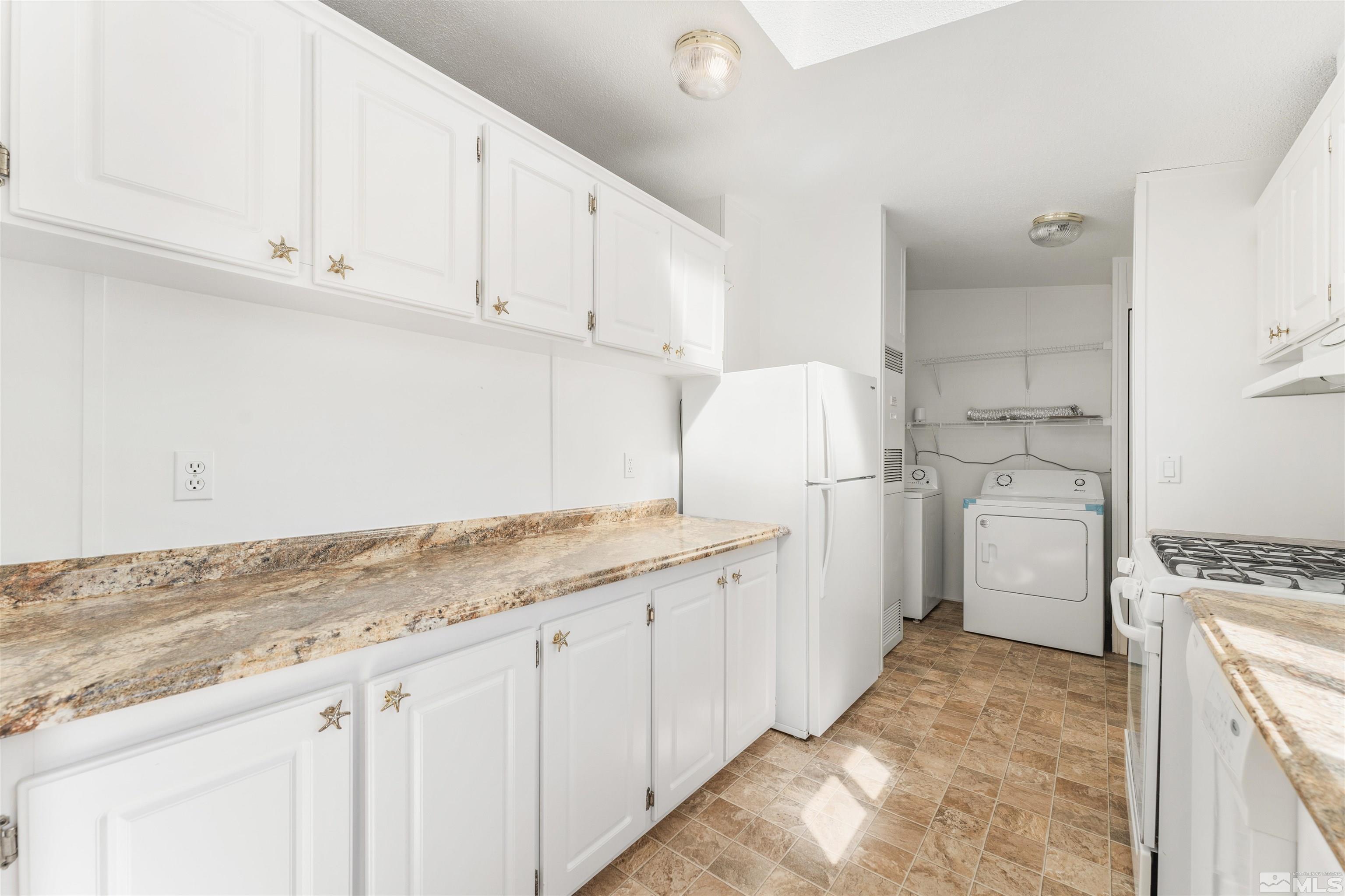 1414 Lahontan Drive Property Photo 11
