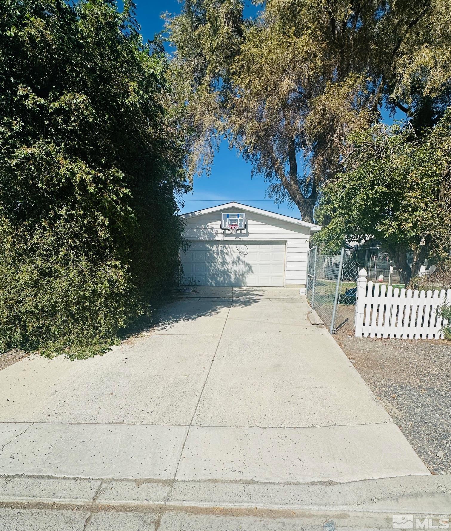 1605 Central Ave Property Photo 5