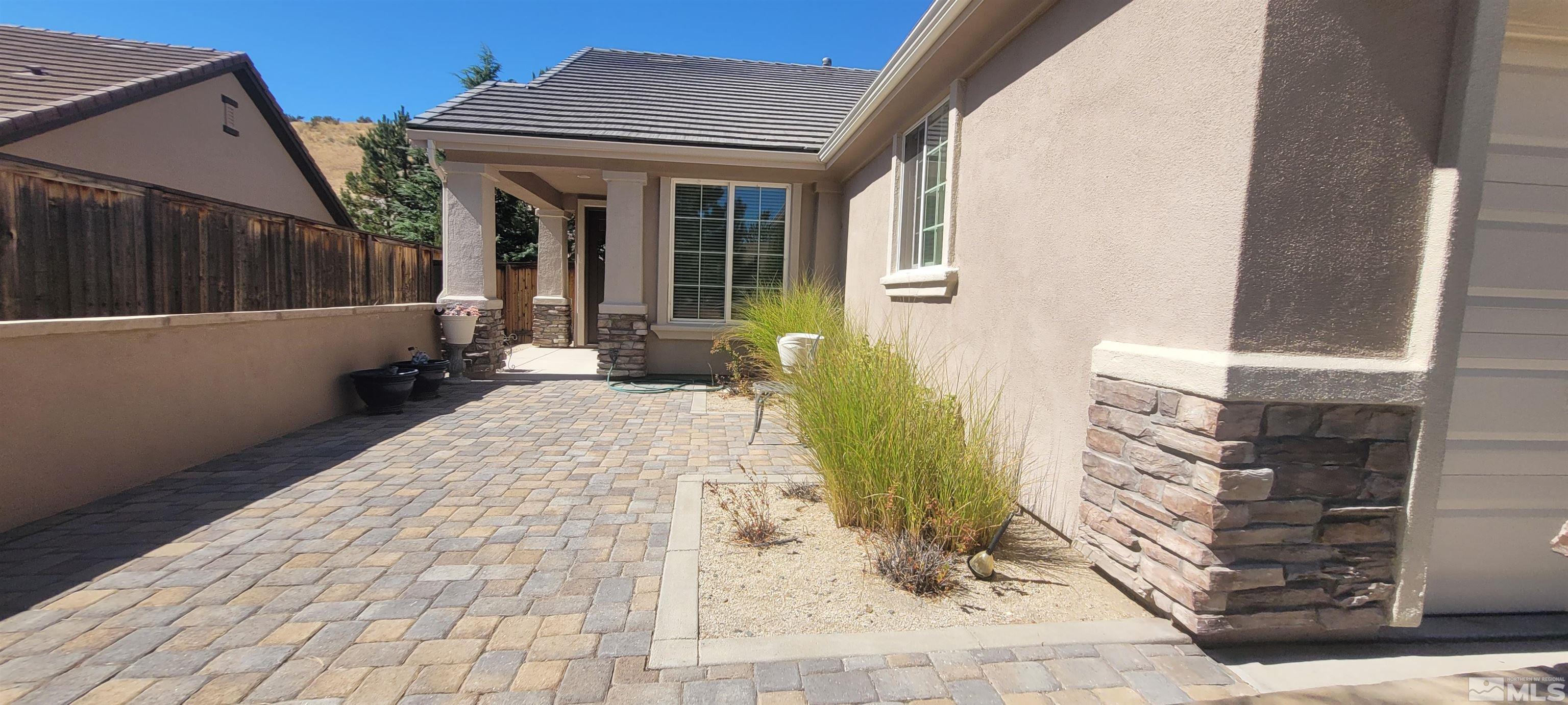 1885 Trailcreek Way Property Photo 4