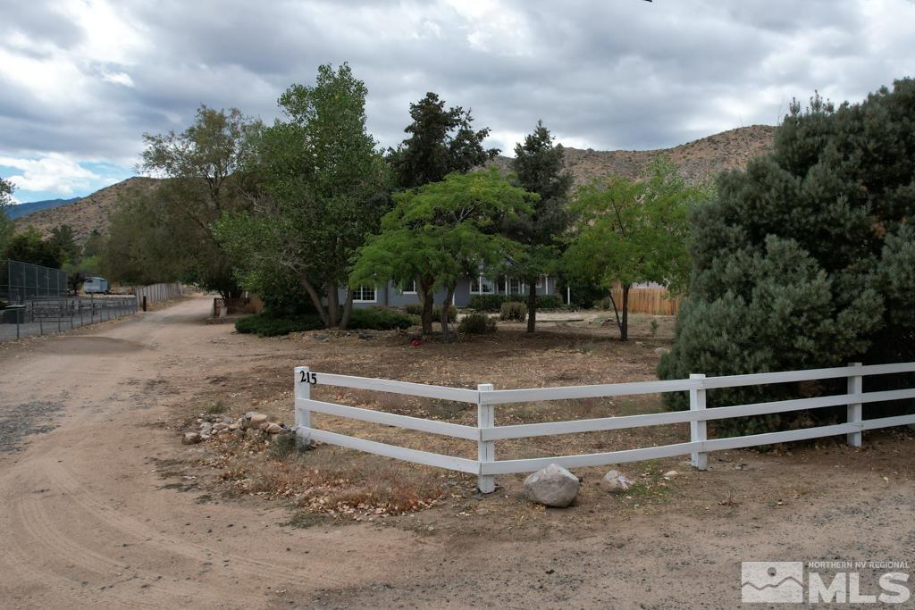 215 Mule Deer Rd Property Photo