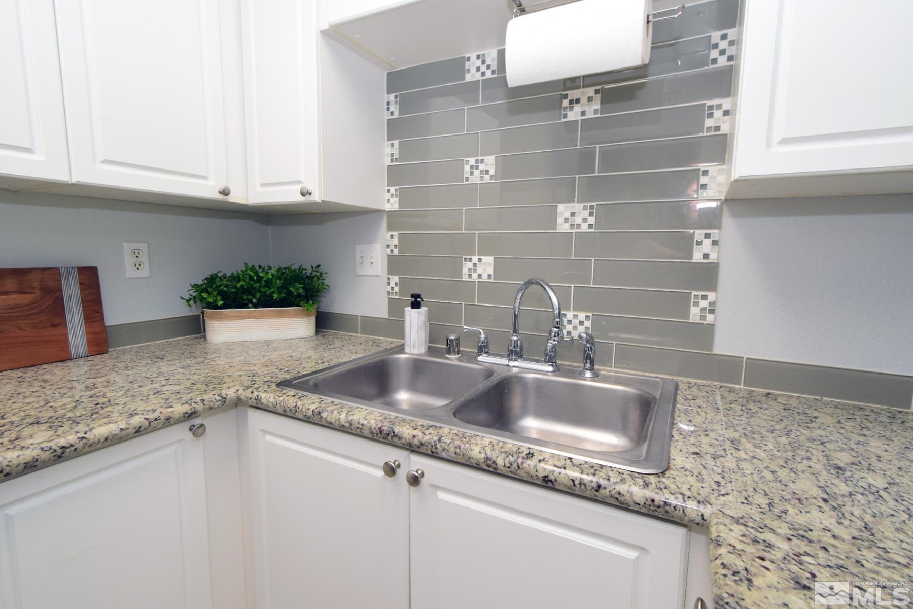 2555 Clear Acre Ln Property Photo 4