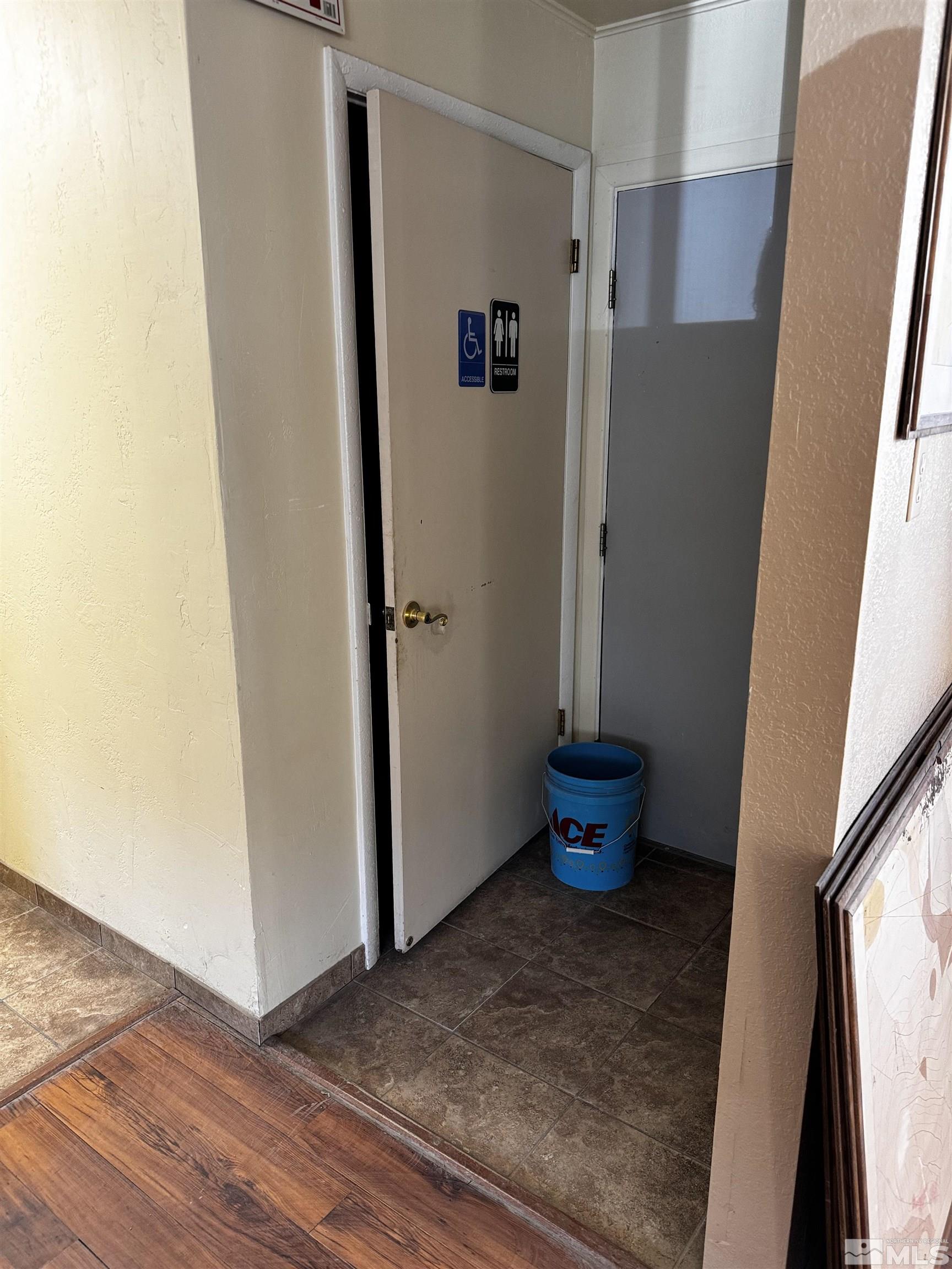101 Bullion Avenue Property Photo 6