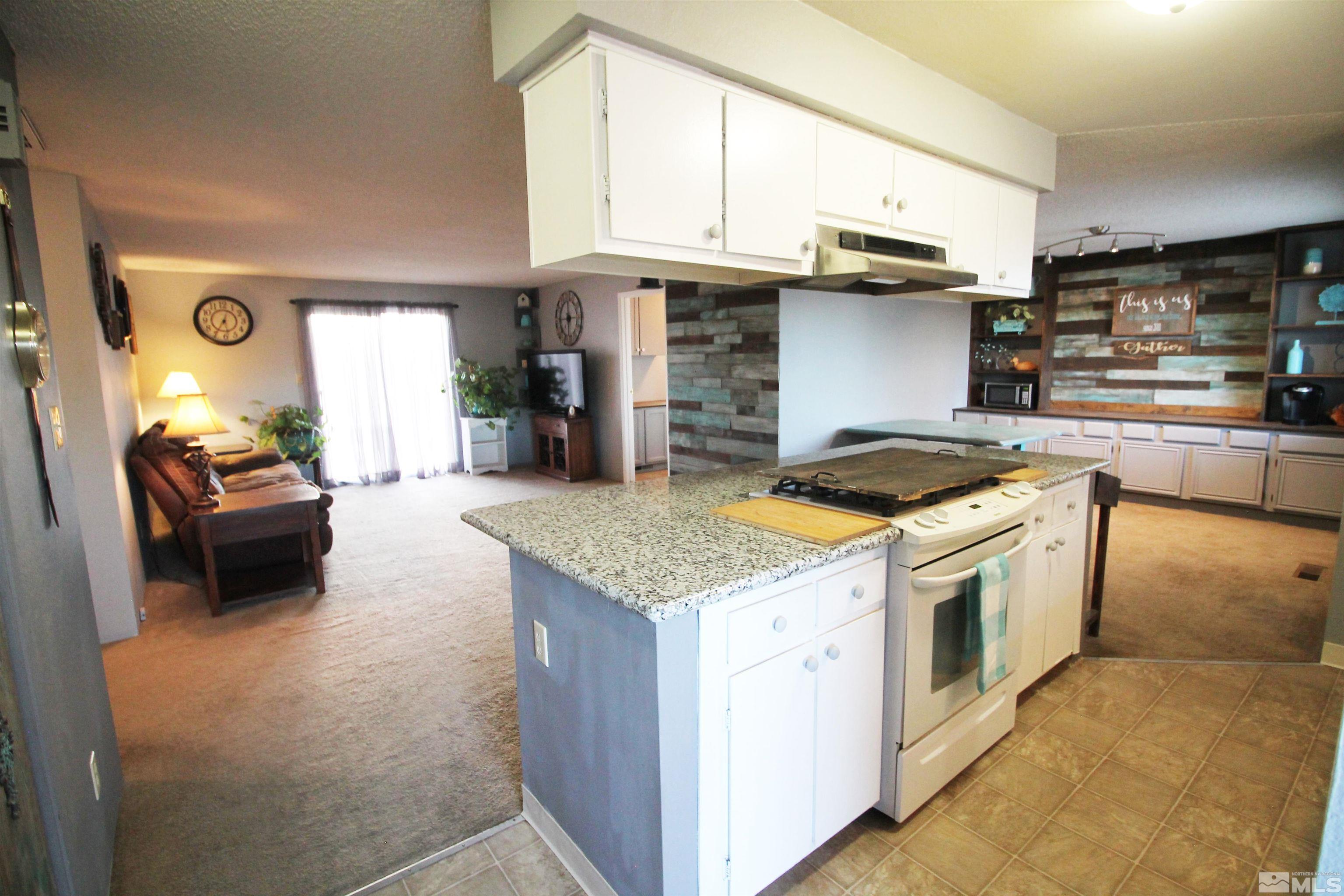 27 Amanda Circle Property Photo 4