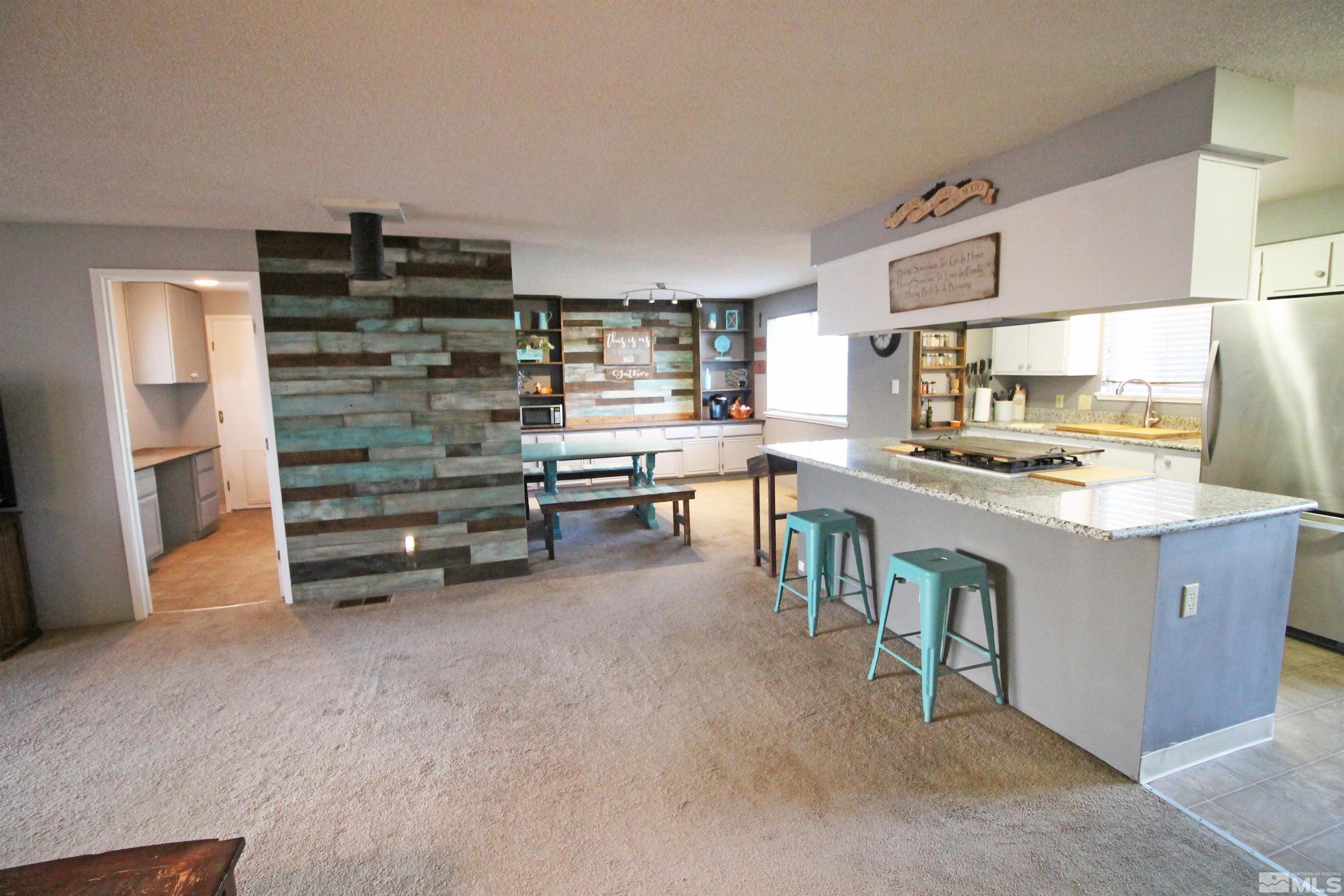 27 Amanda Circle Property Photo 5