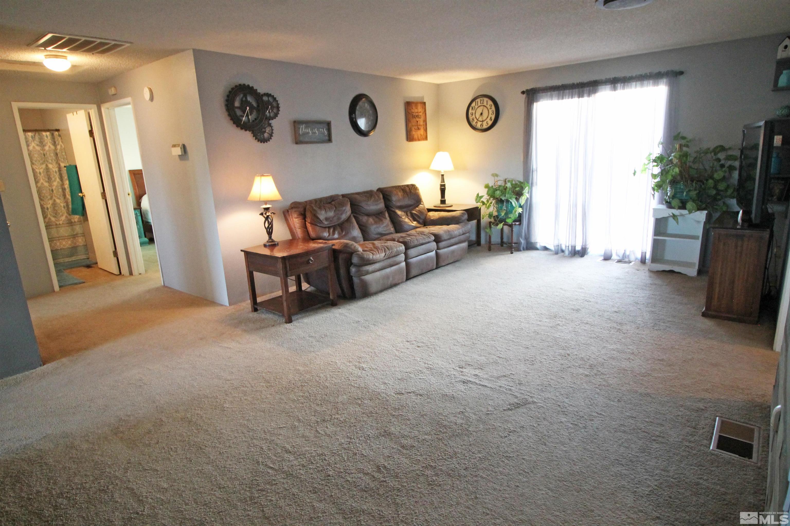 27 Amanda Circle Property Photo 6