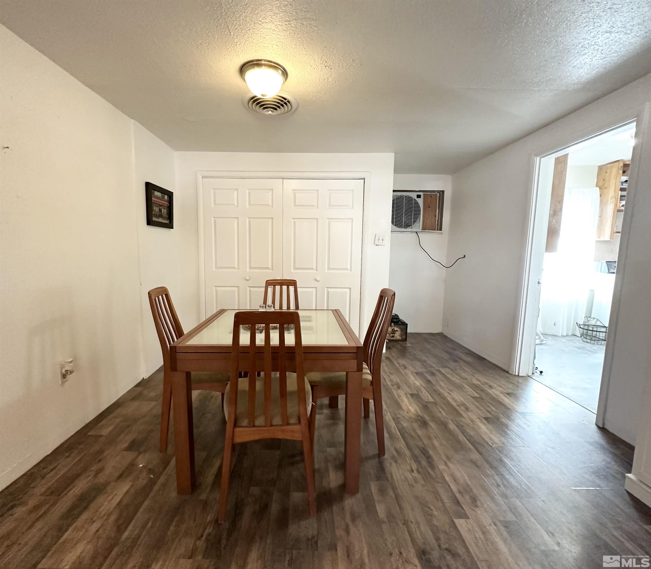 320 S Center St Property Photo 11