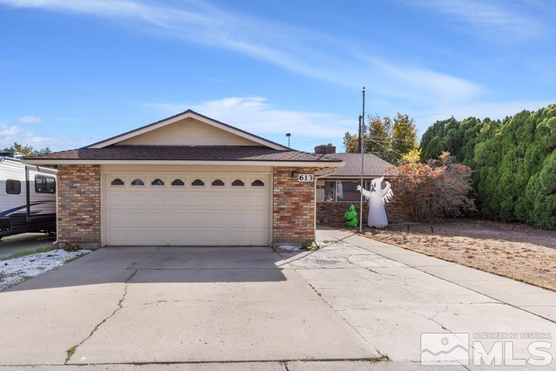 613 Ivy St Property Photo 2