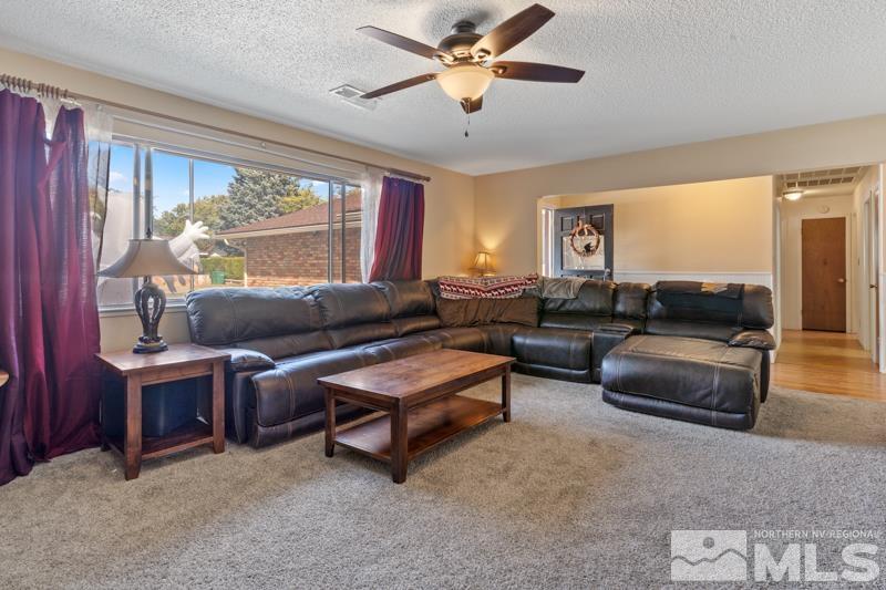 613 Ivy St Property Photo 6