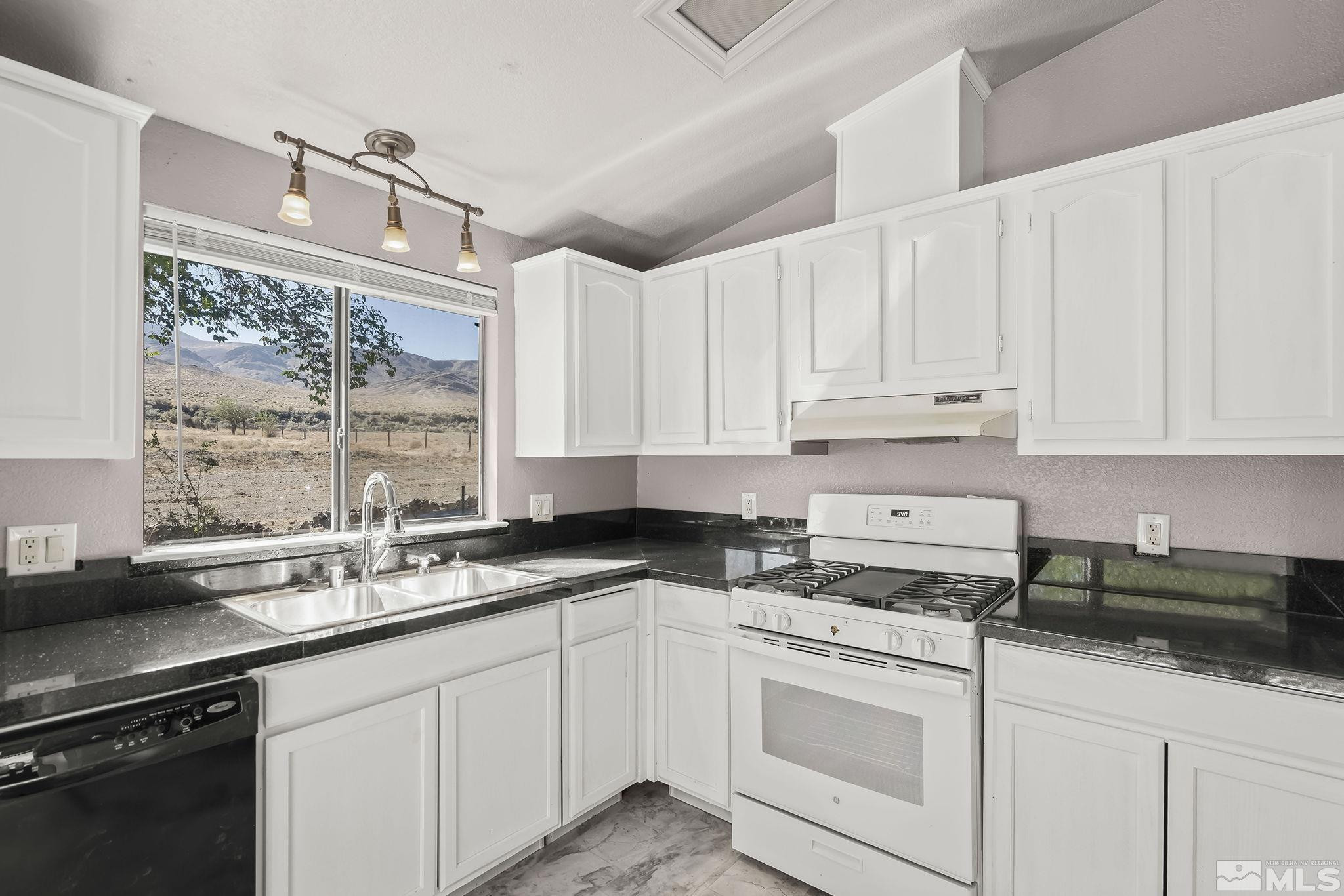 1661 Canal Rd Property Photo 14