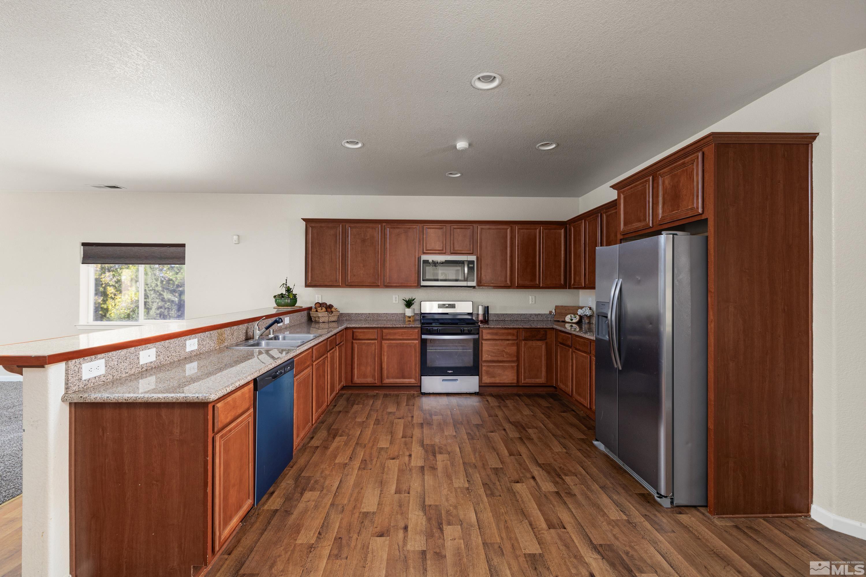 905 Demos Ct Property Photo 4