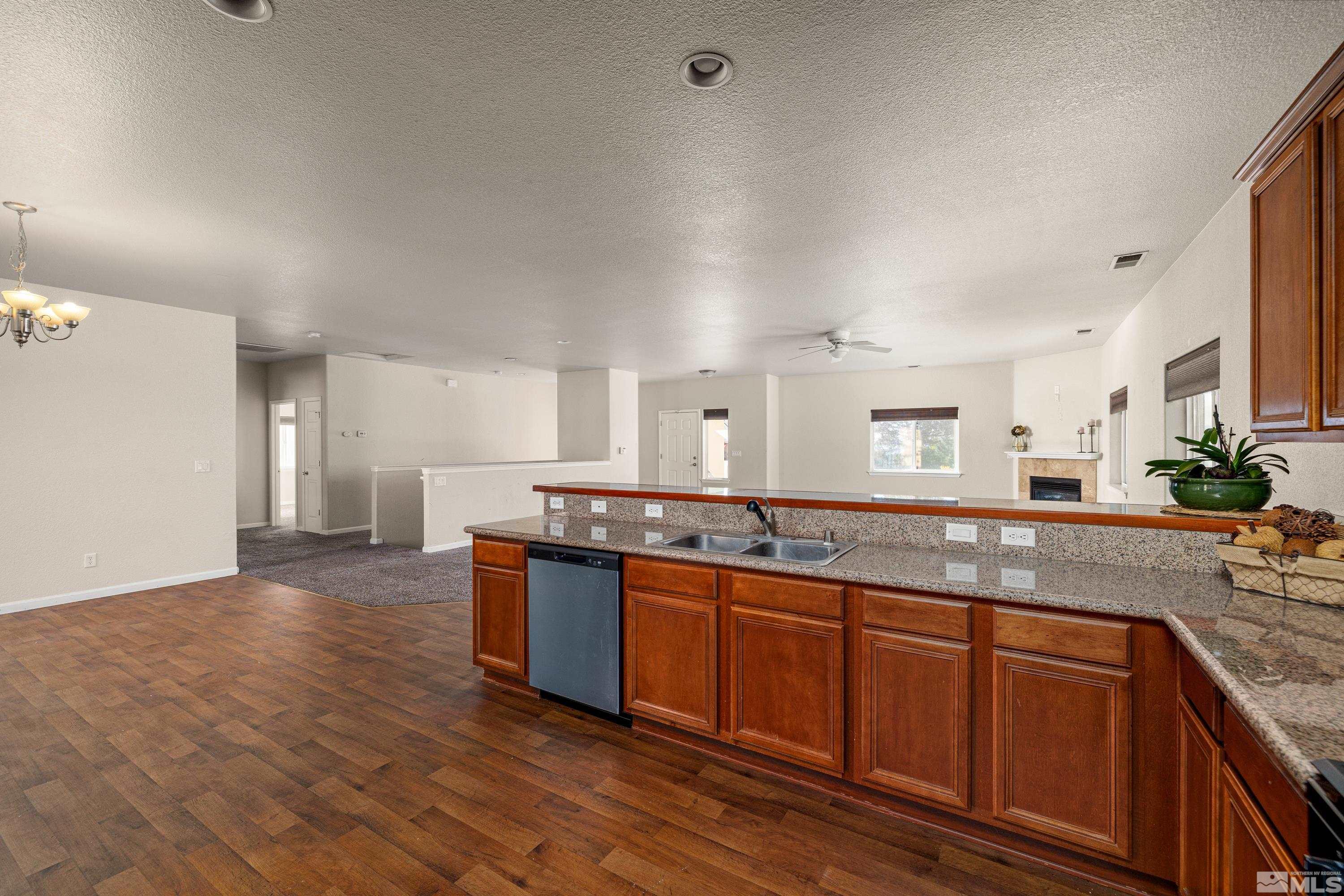 905 Demos Ct Property Photo 5