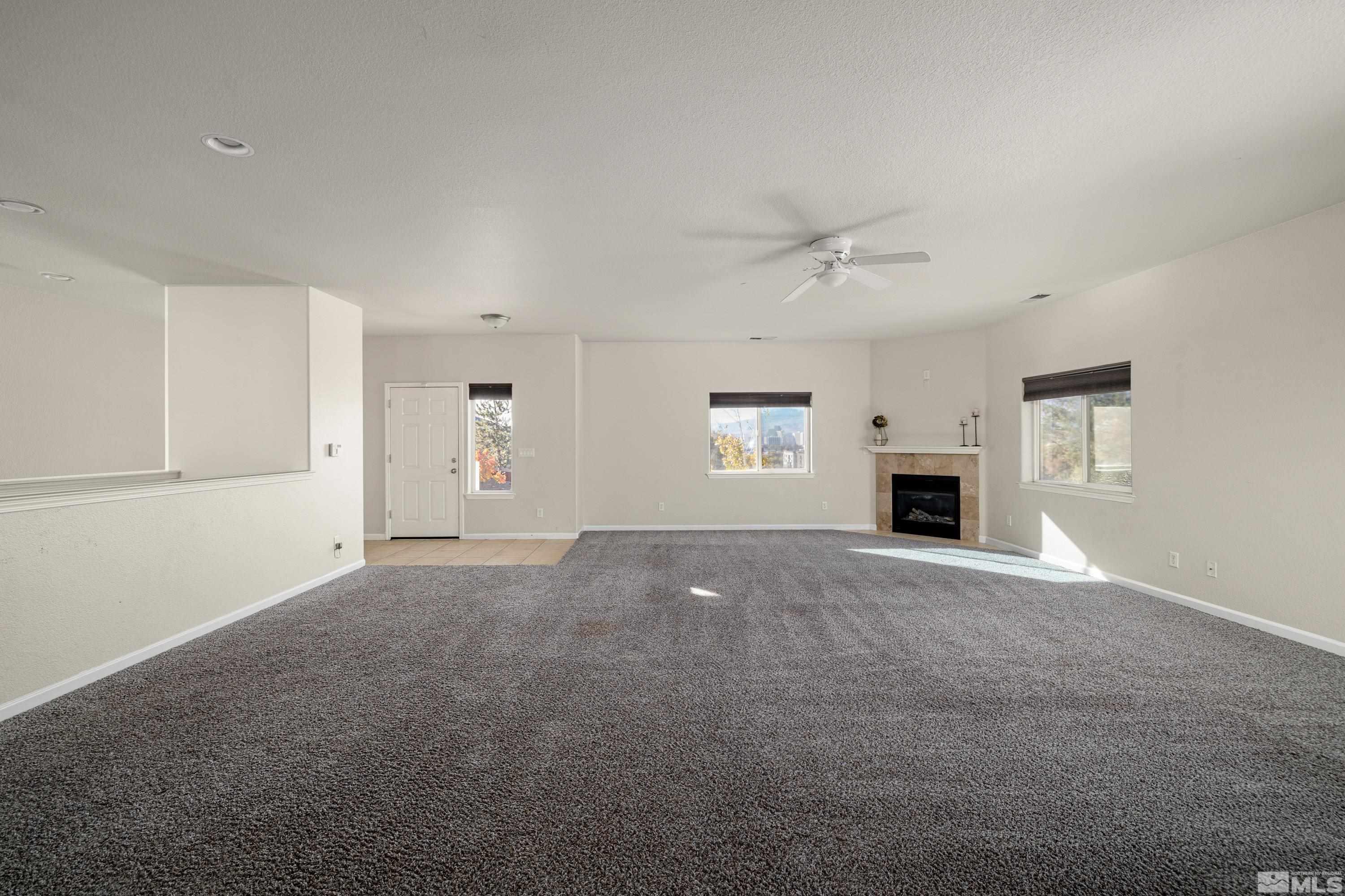 905 Demos Ct Property Photo 6