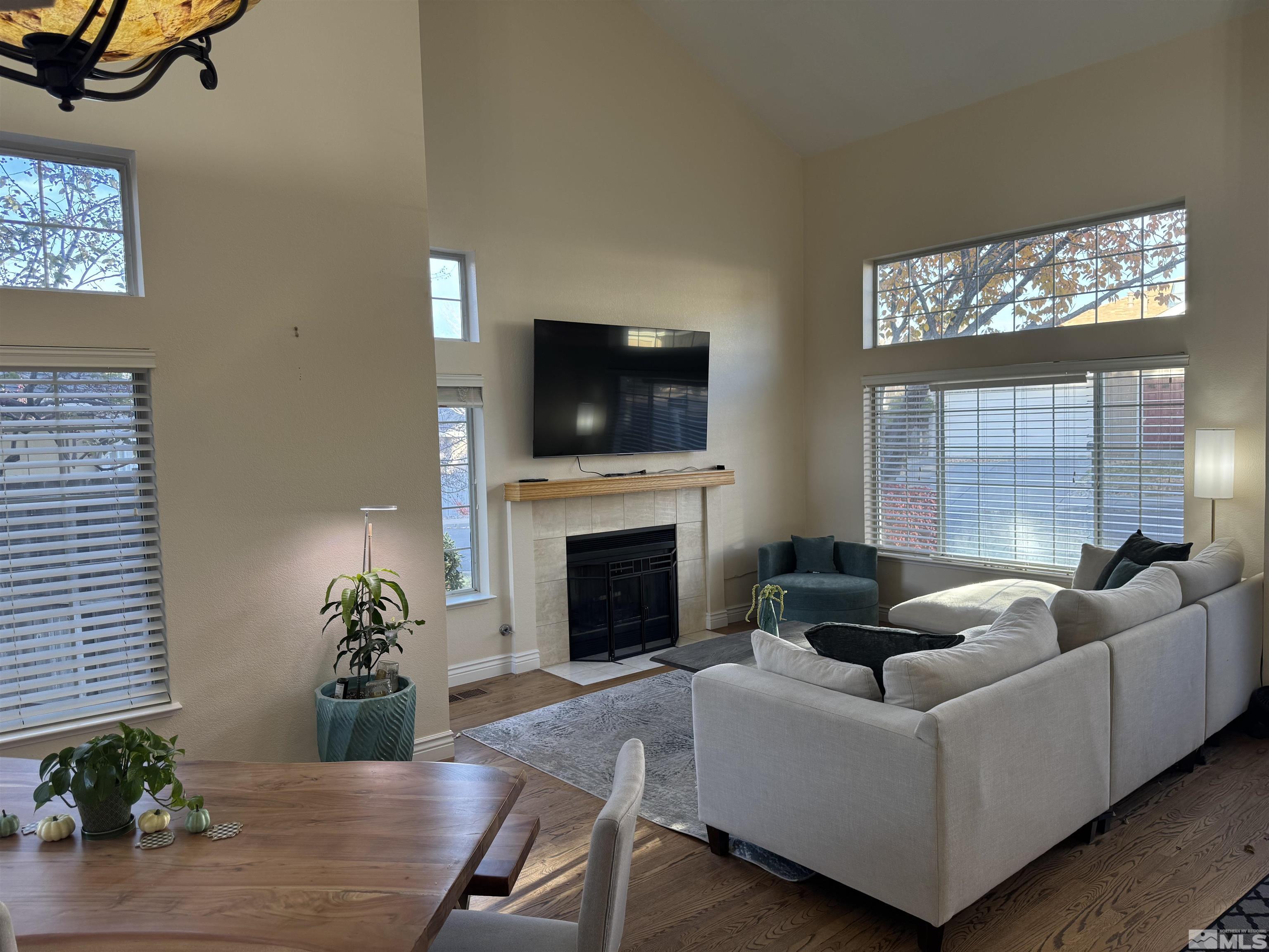 6215 Sunrise Meadows Loop Property Photo 3
